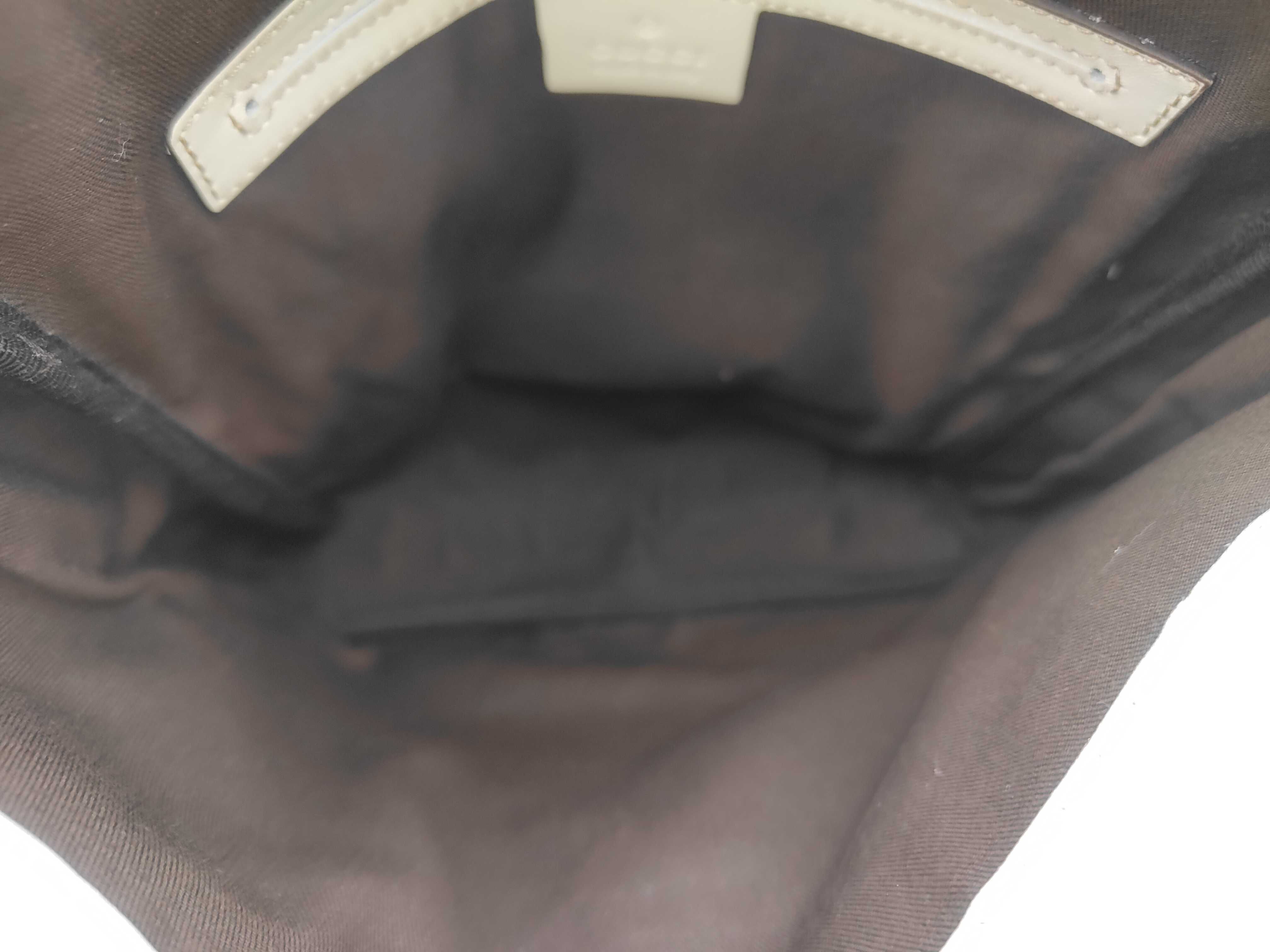 GG Supreme Shoulder Bag — view 8