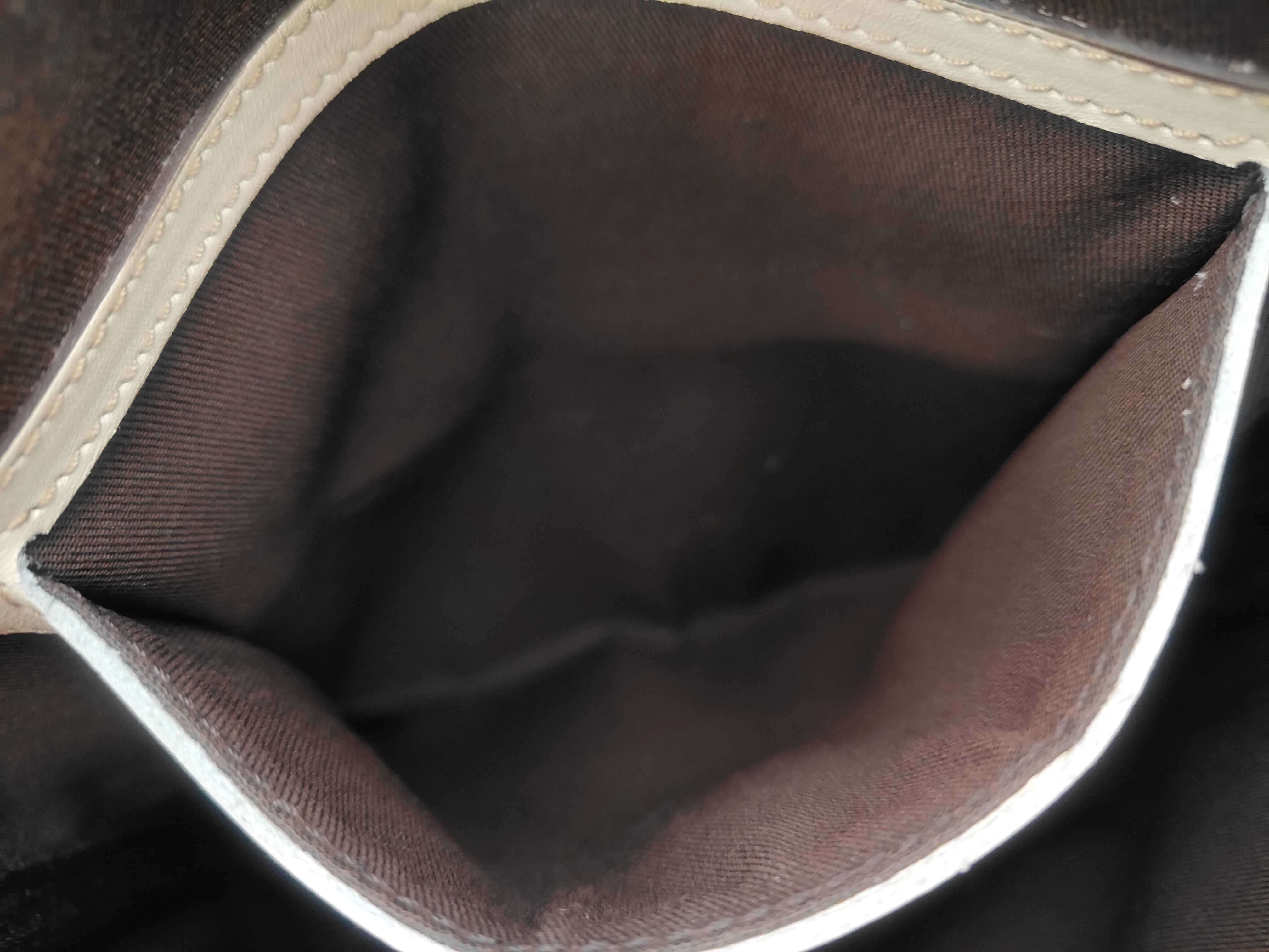 GG Supreme Shoulder Bag — view 9