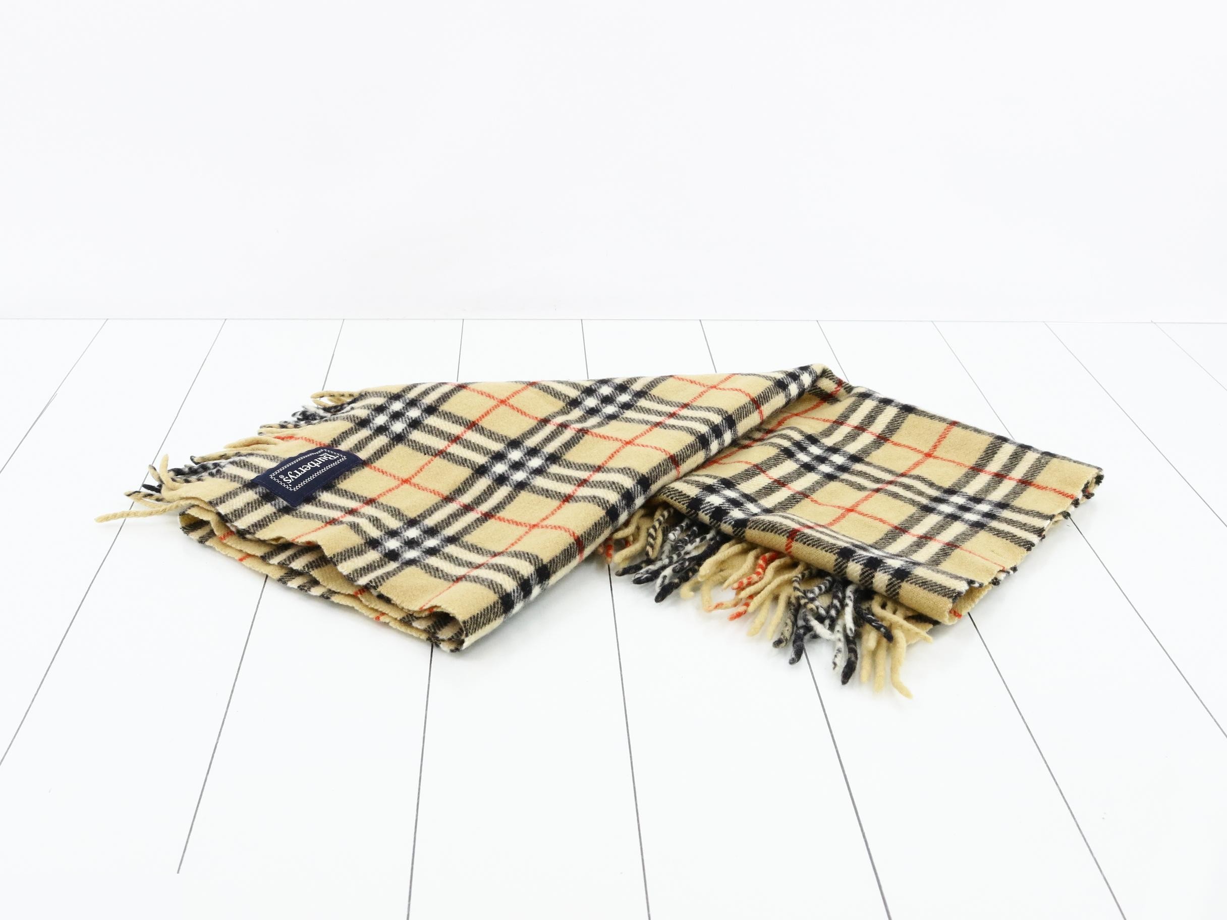 Nova Check lap blanket/shawl, beige — view 3