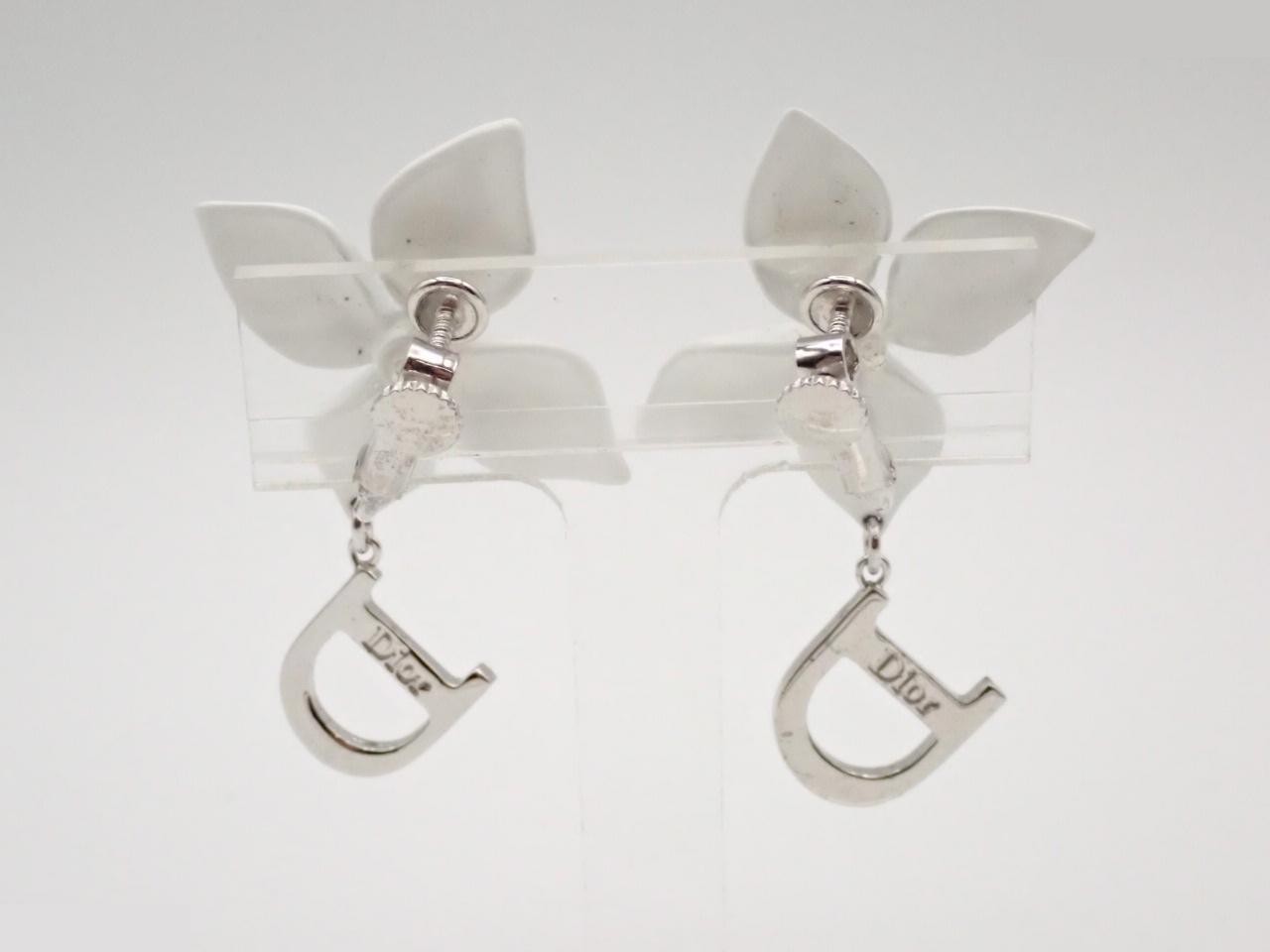 Flower earrings, clip-on, working well. — view 2