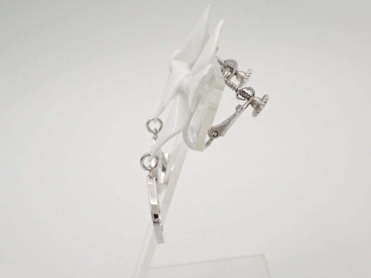 Flower earrings, clip-on, working well. — view 3