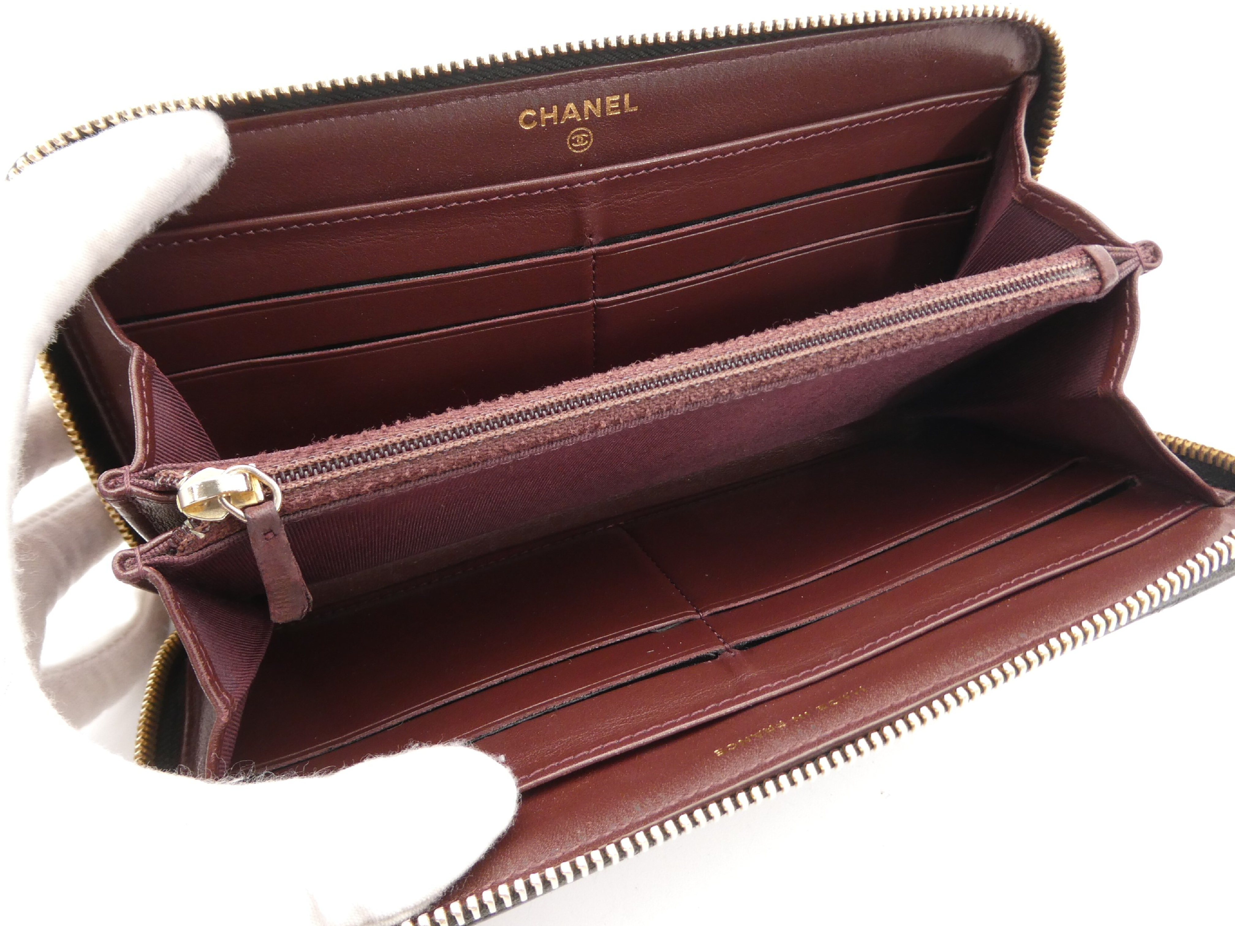 Matelassé Coco Mark Caviar Skin Round Zip Wallet — view 7