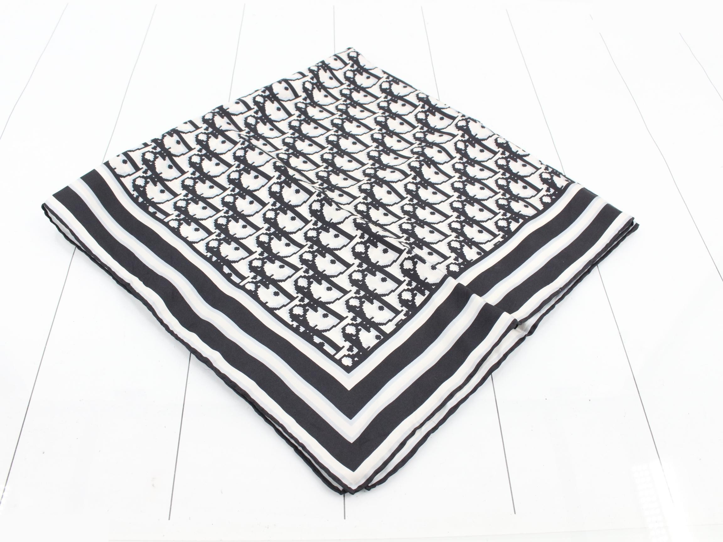 scarf — view 2