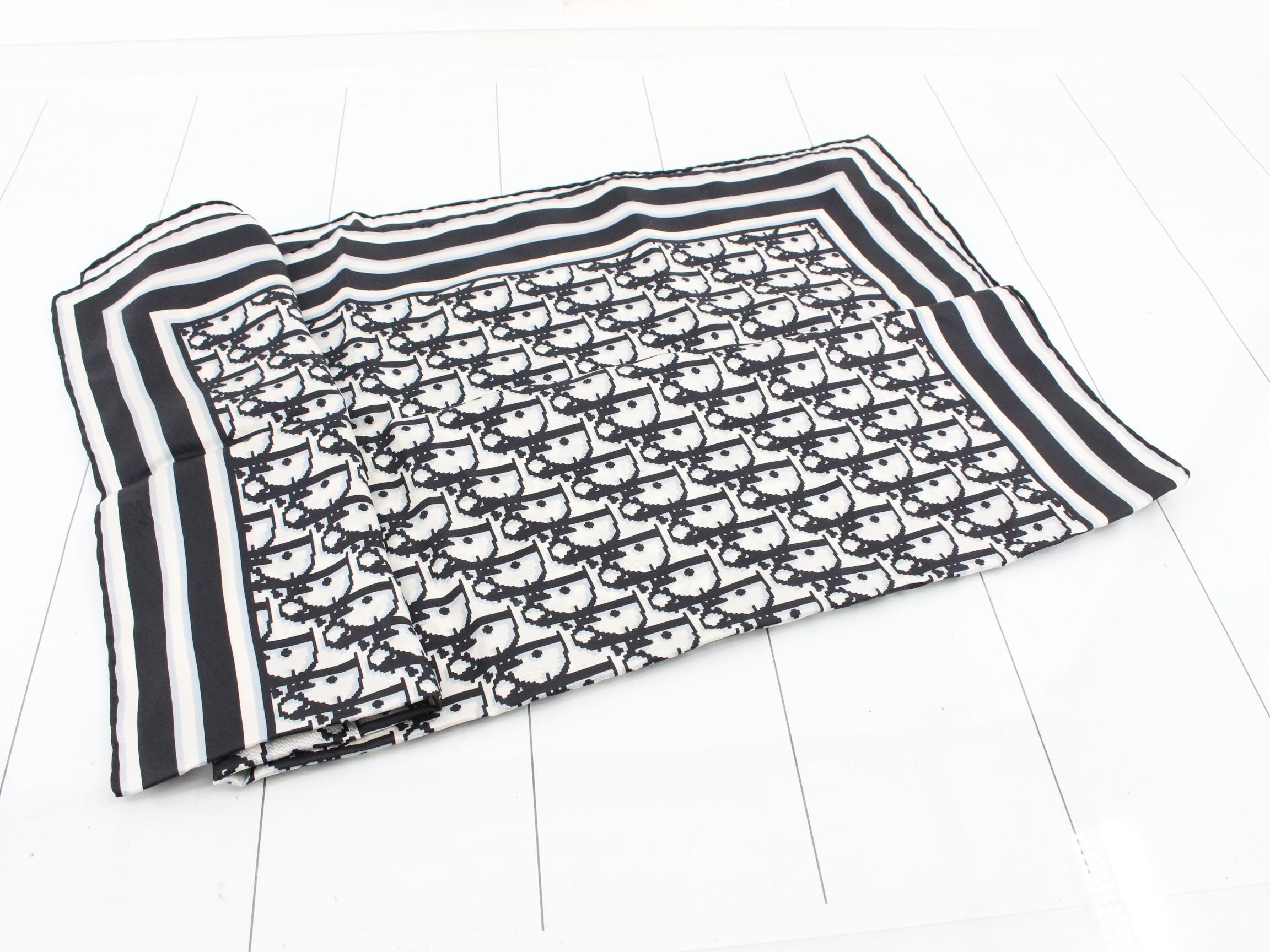 scarf — view 3