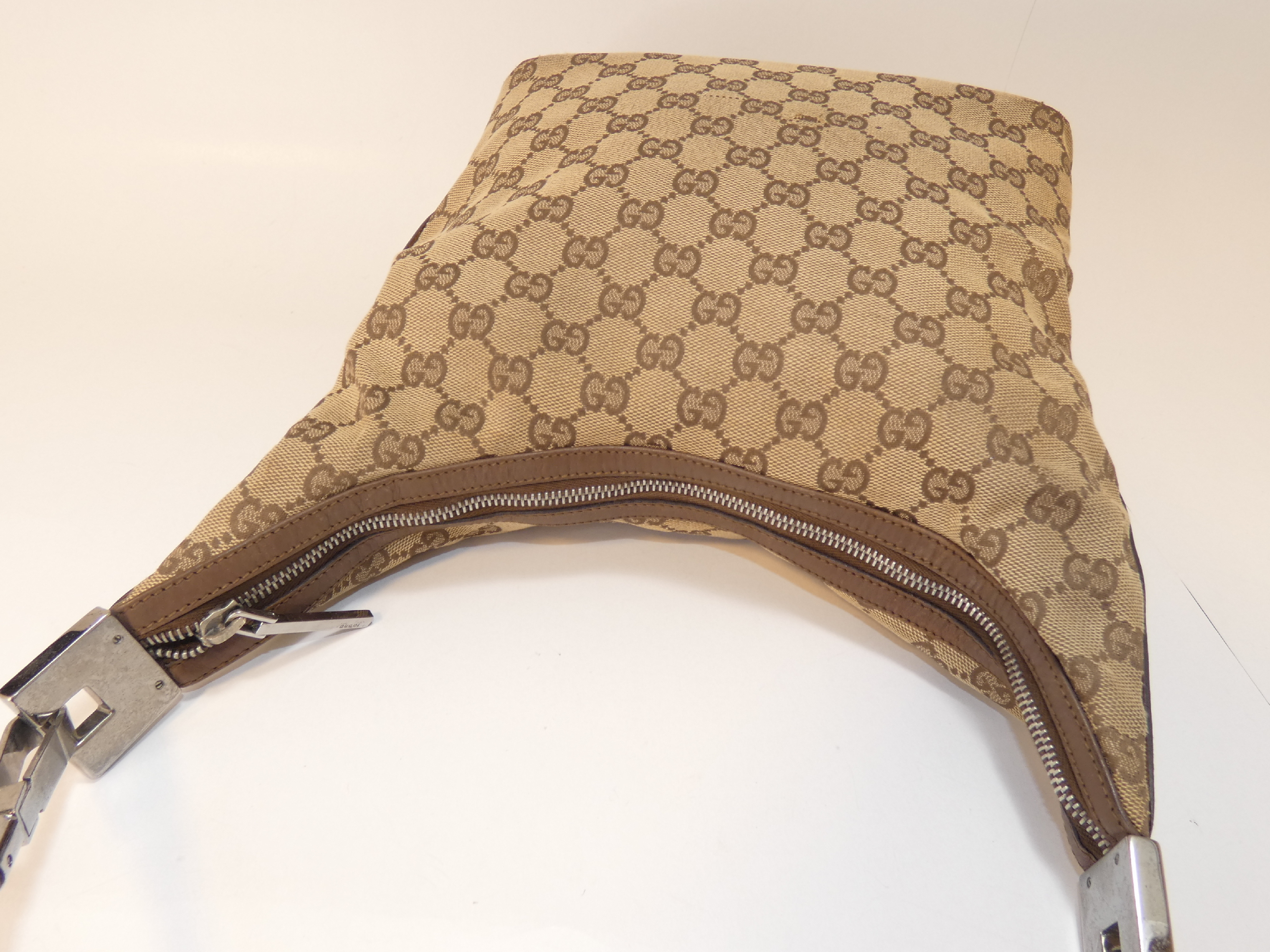 GG Canvas One-Handle One-Shoulder Bag — view 3