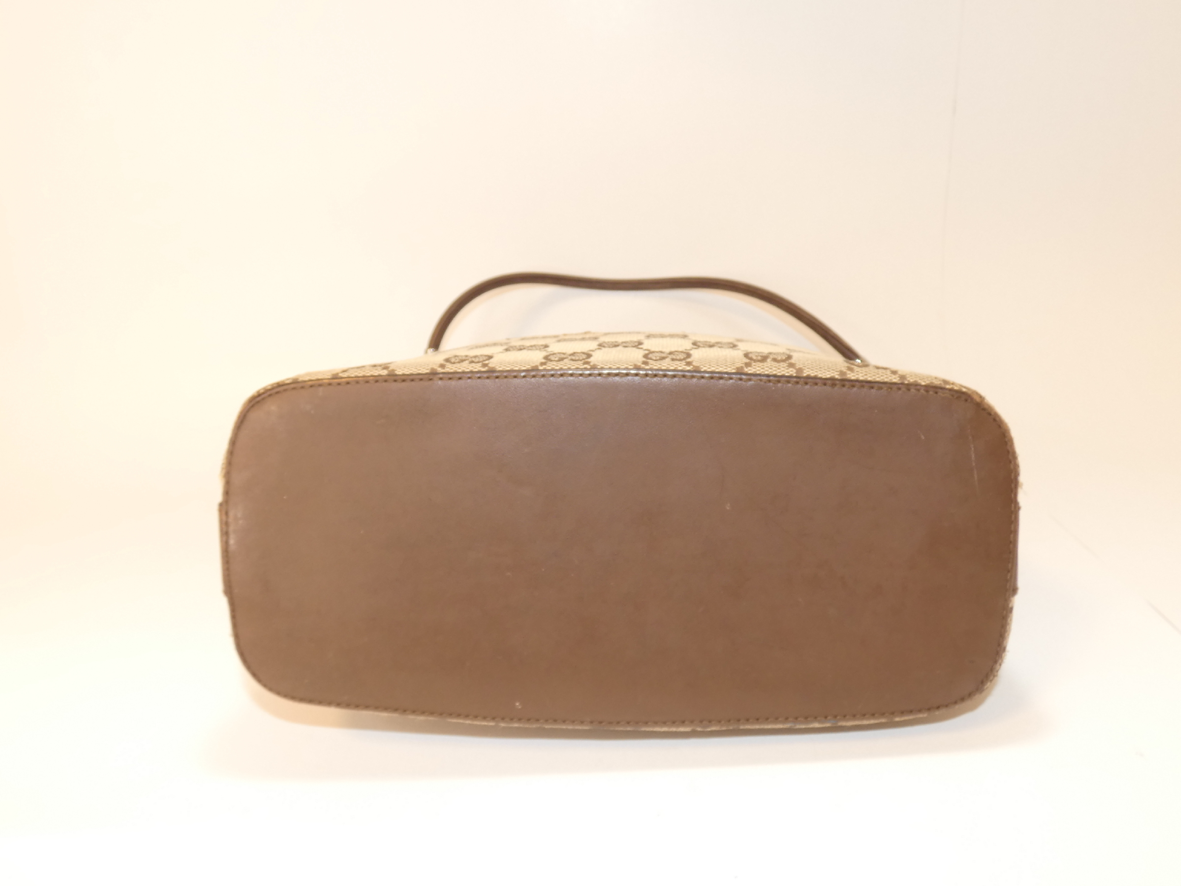 GG Canvas One-Handle One-Shoulder Bag — view 4