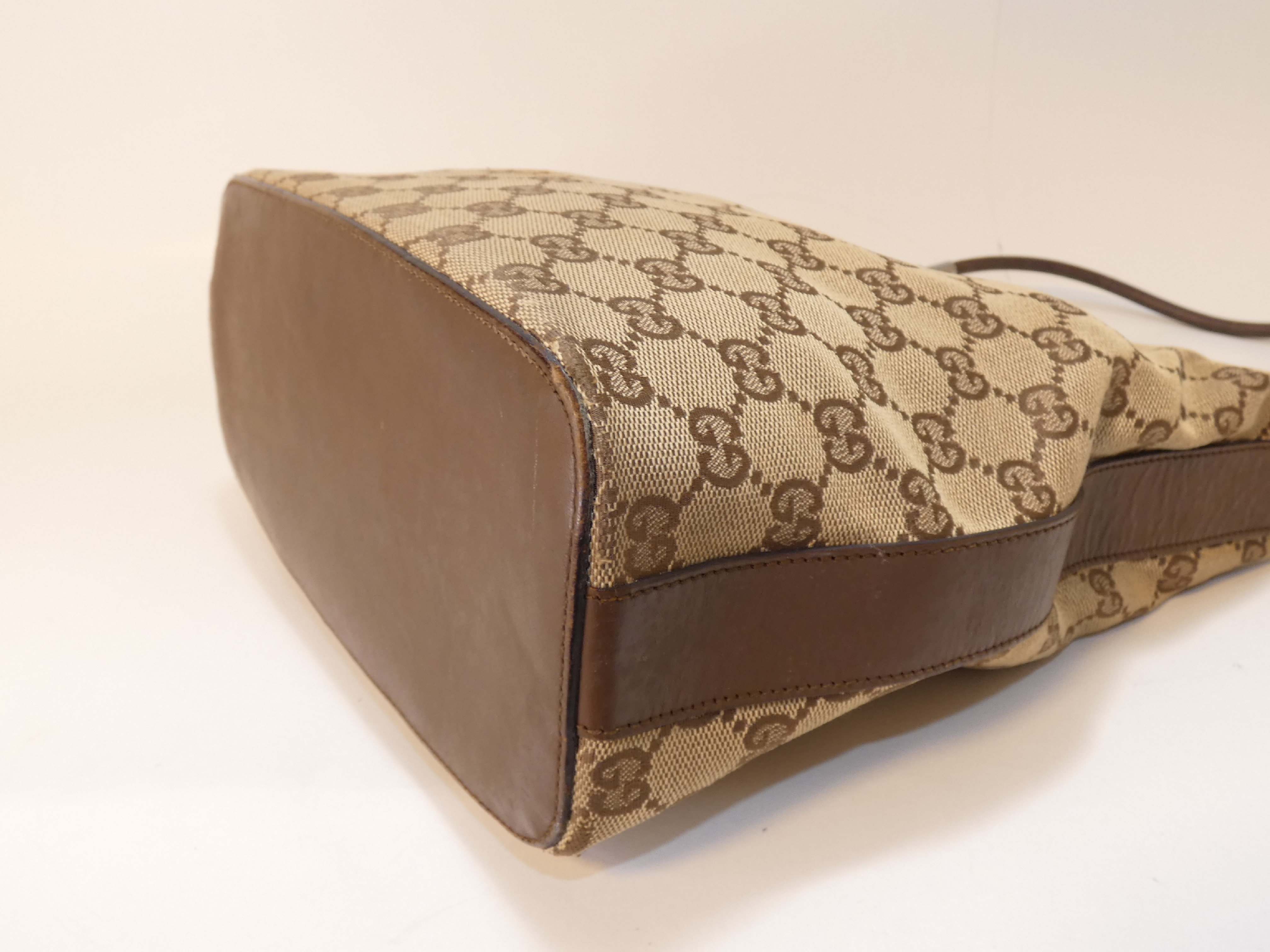 GG Canvas One-Handle One-Shoulder Bag — view 6