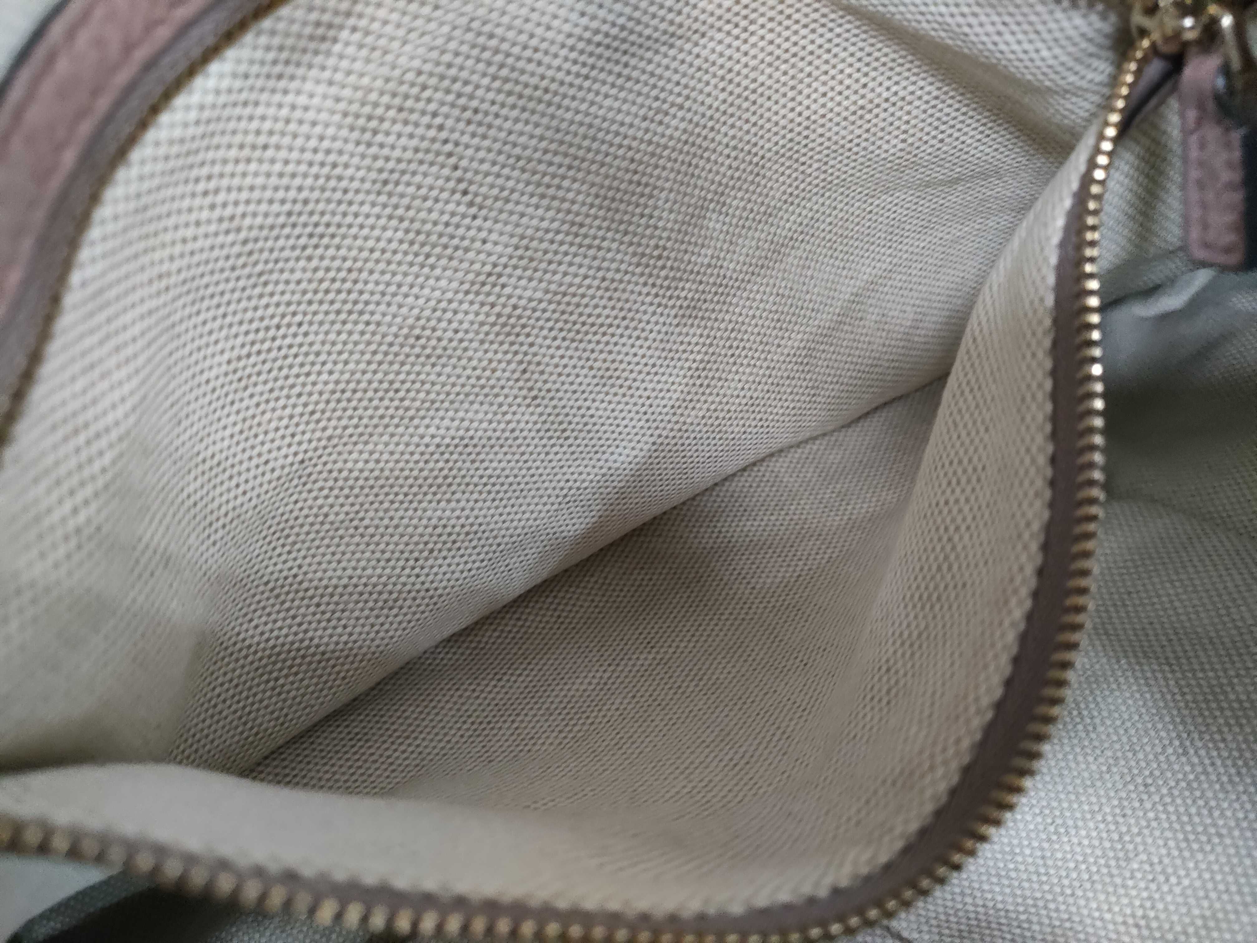 Soho Interlocking G Chain Tote Bag — view 10