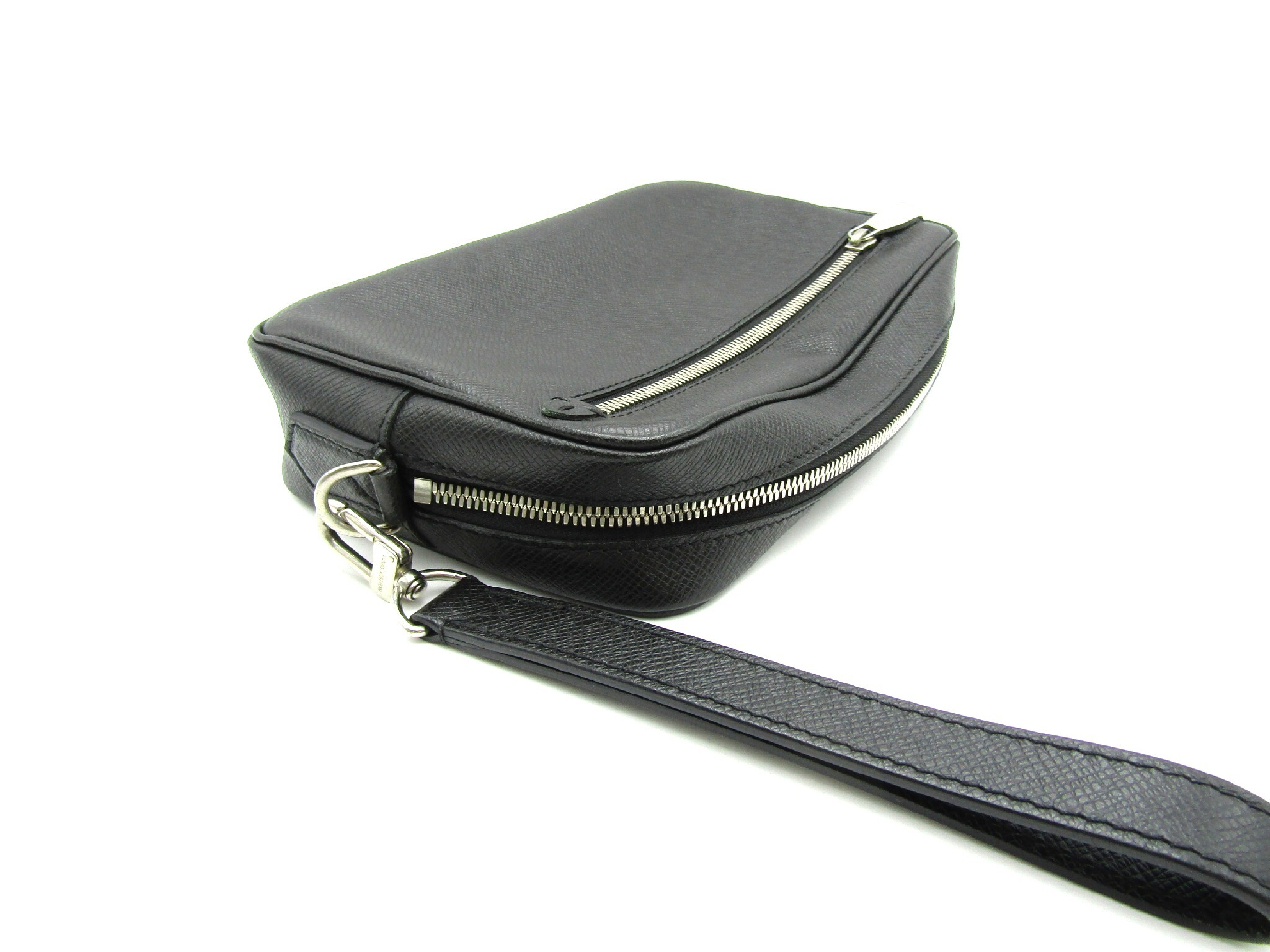 LV Pochette Kasai Taiga M33424 Noir Second Bag — view 3
