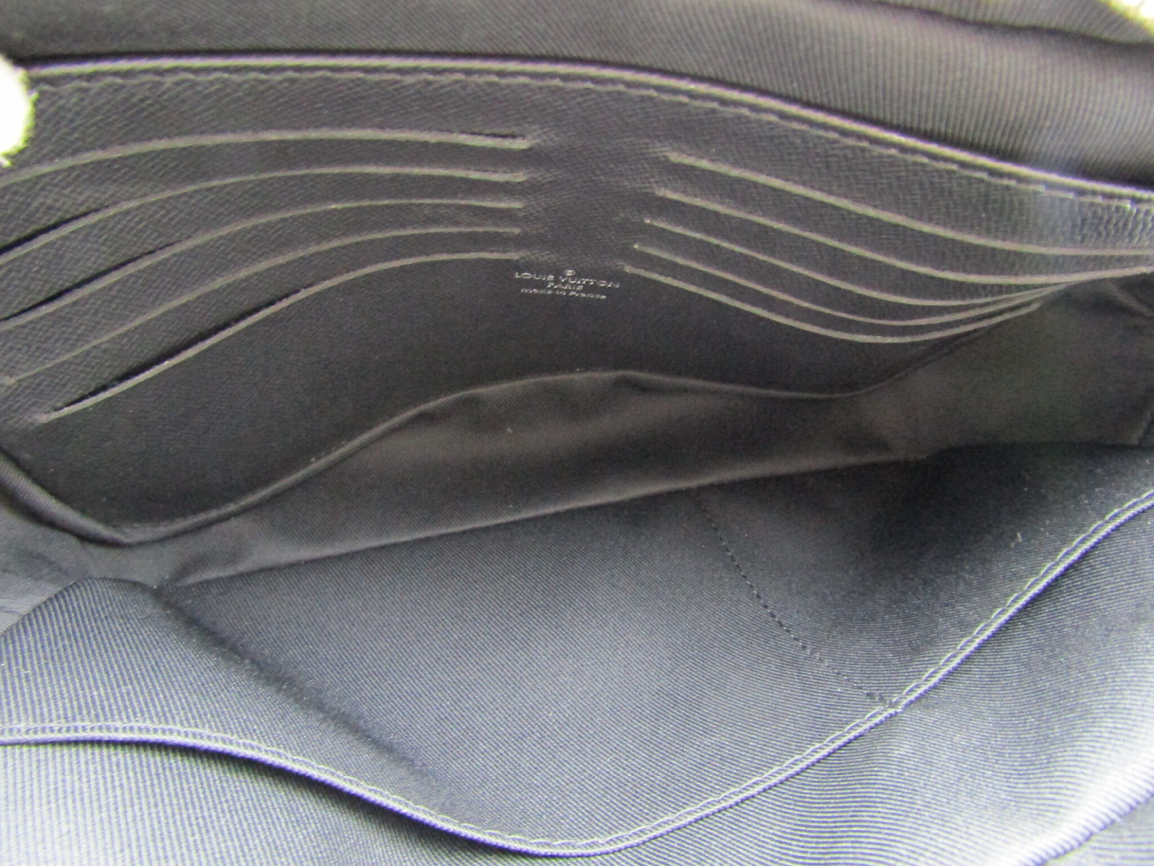 LV Pochette Kasai Taiga M33424 Noir Second Bag — view 5
