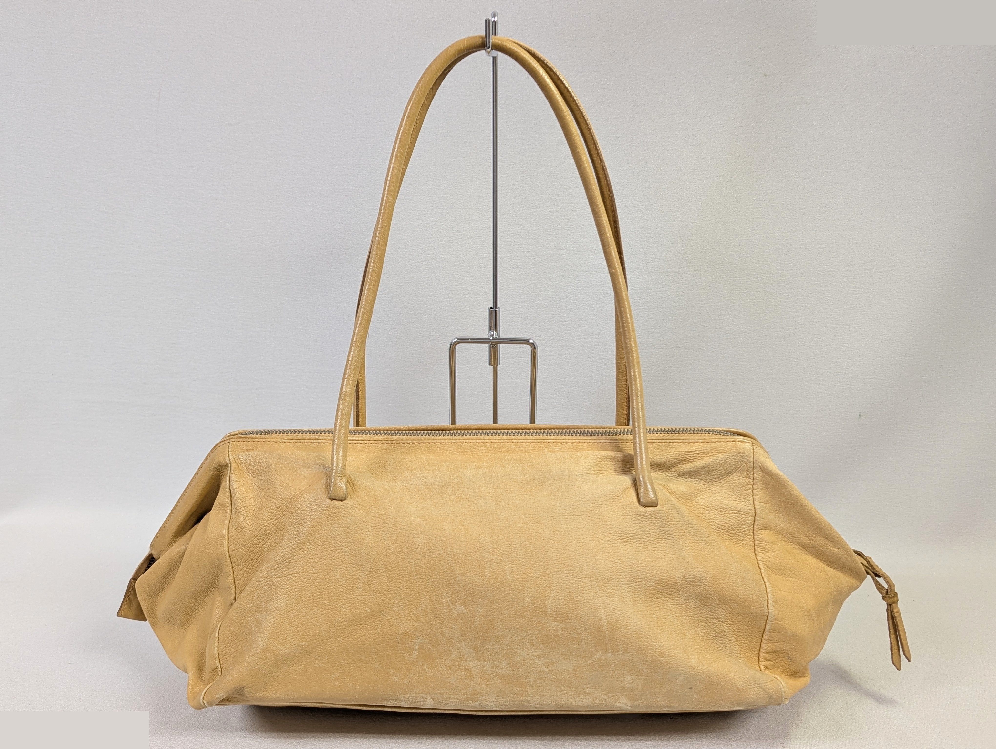 Leather shoulder bag with clasp closure — view 2