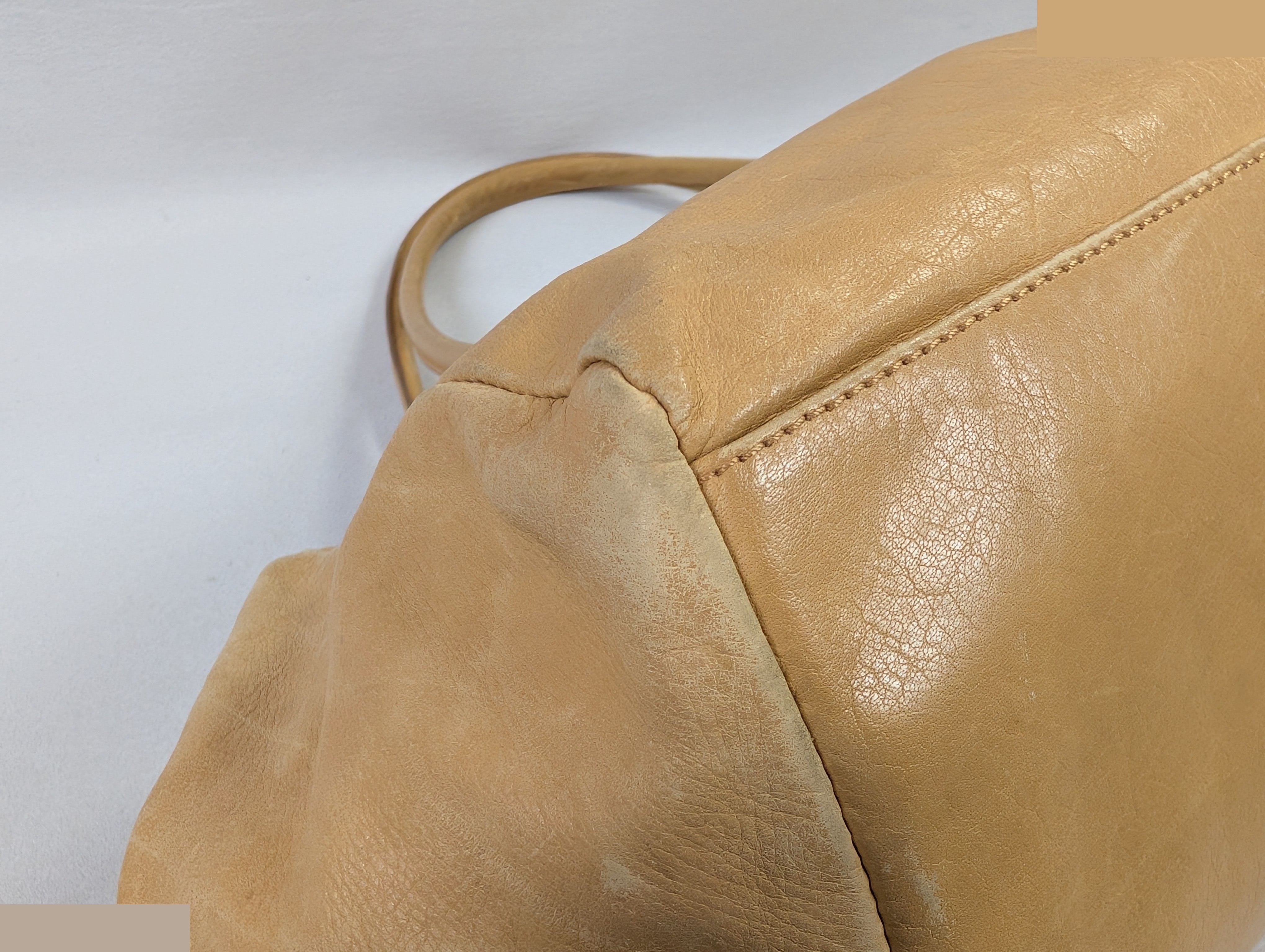 Leather shoulder bag with clasp closure — view 4