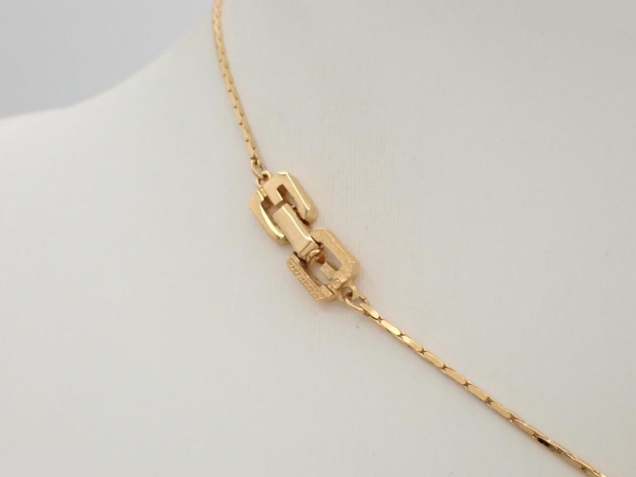 Other lines: Precious metals, necklaces, pendants, chains approximately 40cm long. — view 2