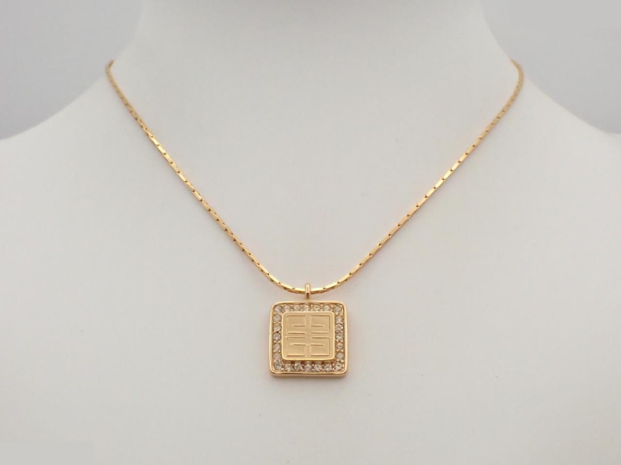 Other lines: Precious metals, necklaces, pendants, chains approximately 40cm long. — view 3