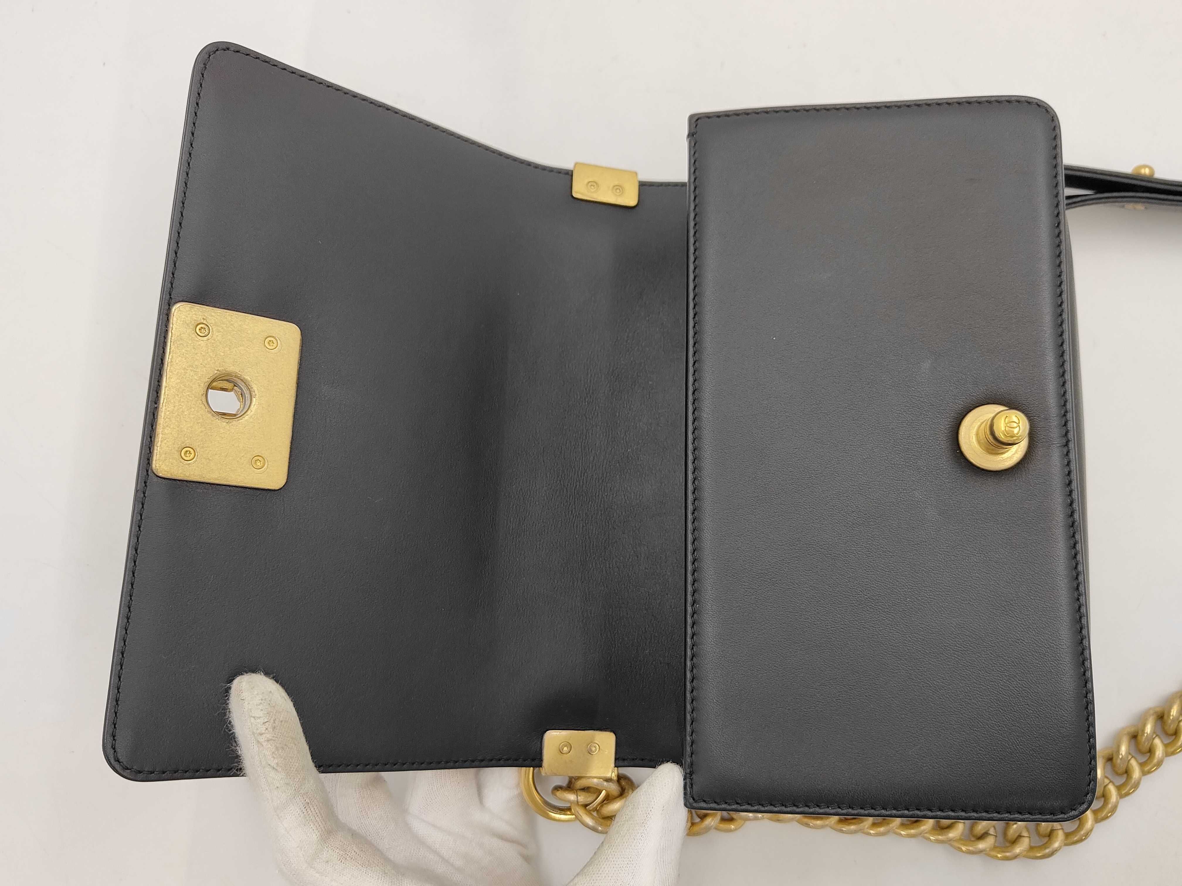 Boy Chanel Chain Shoulder Bag — view 9