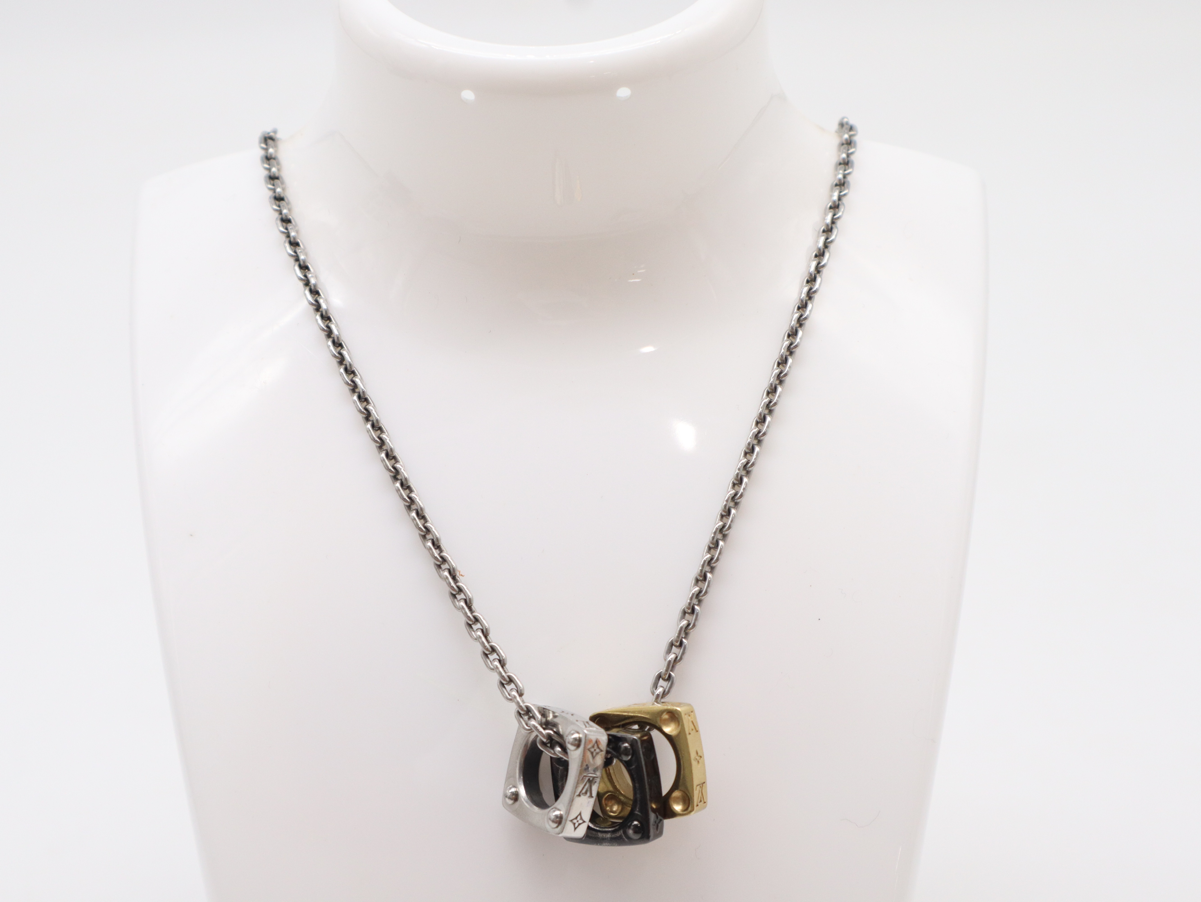 M00675 Monogram Bold Necklace — view 3