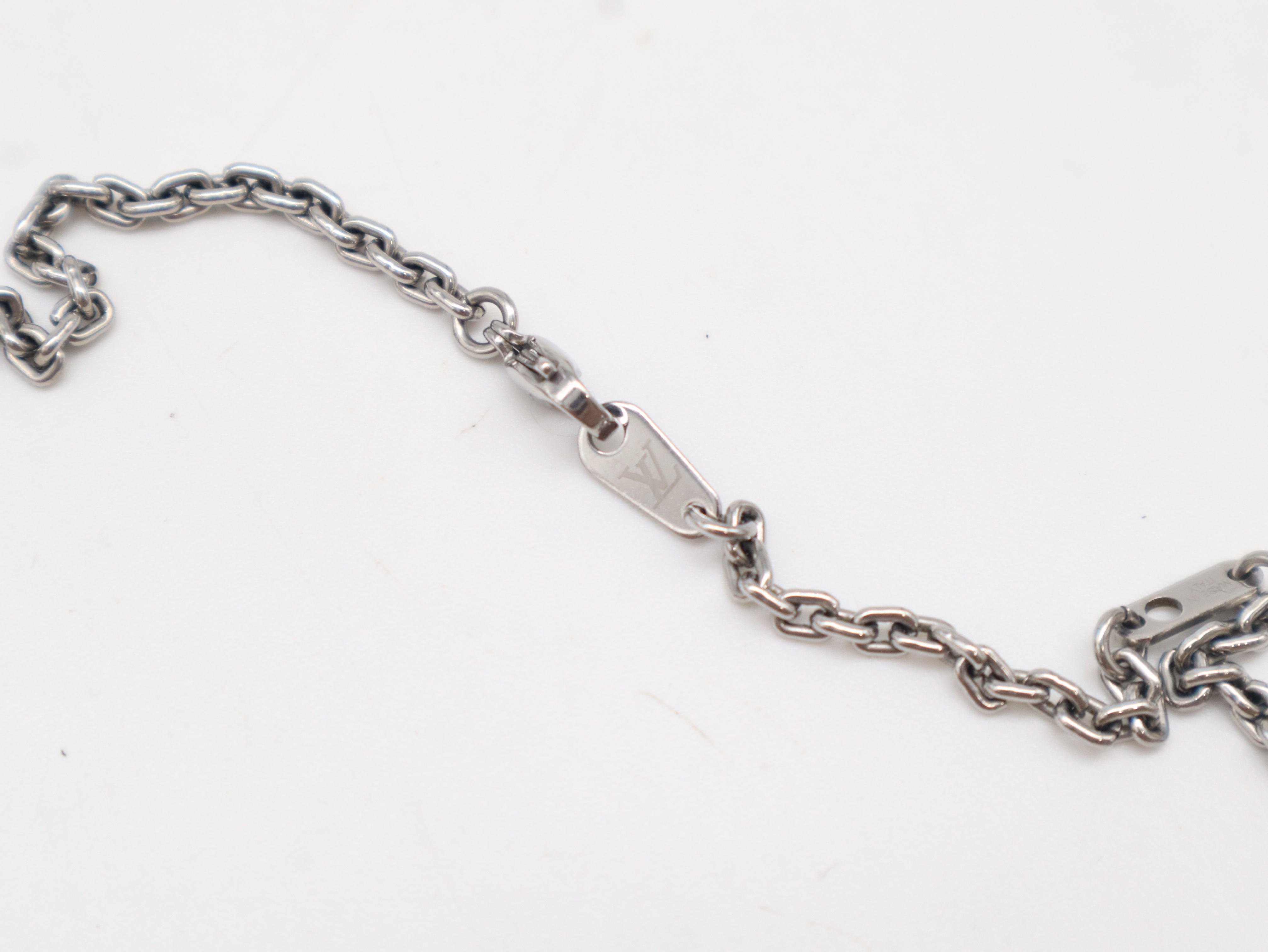 M00675 Monogram Bold Necklace — view 4