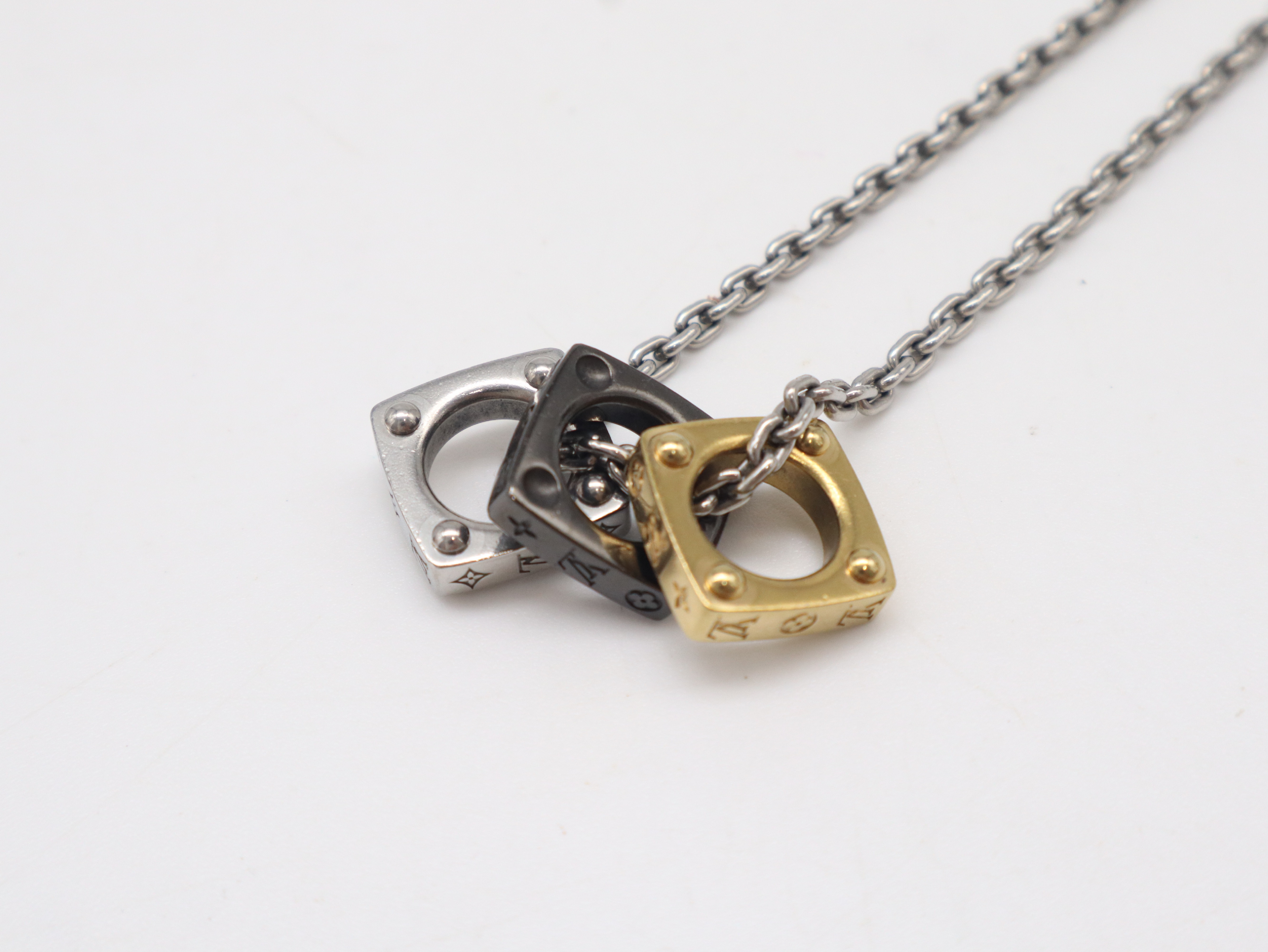 M00675 Monogram Bold Necklace — view 5