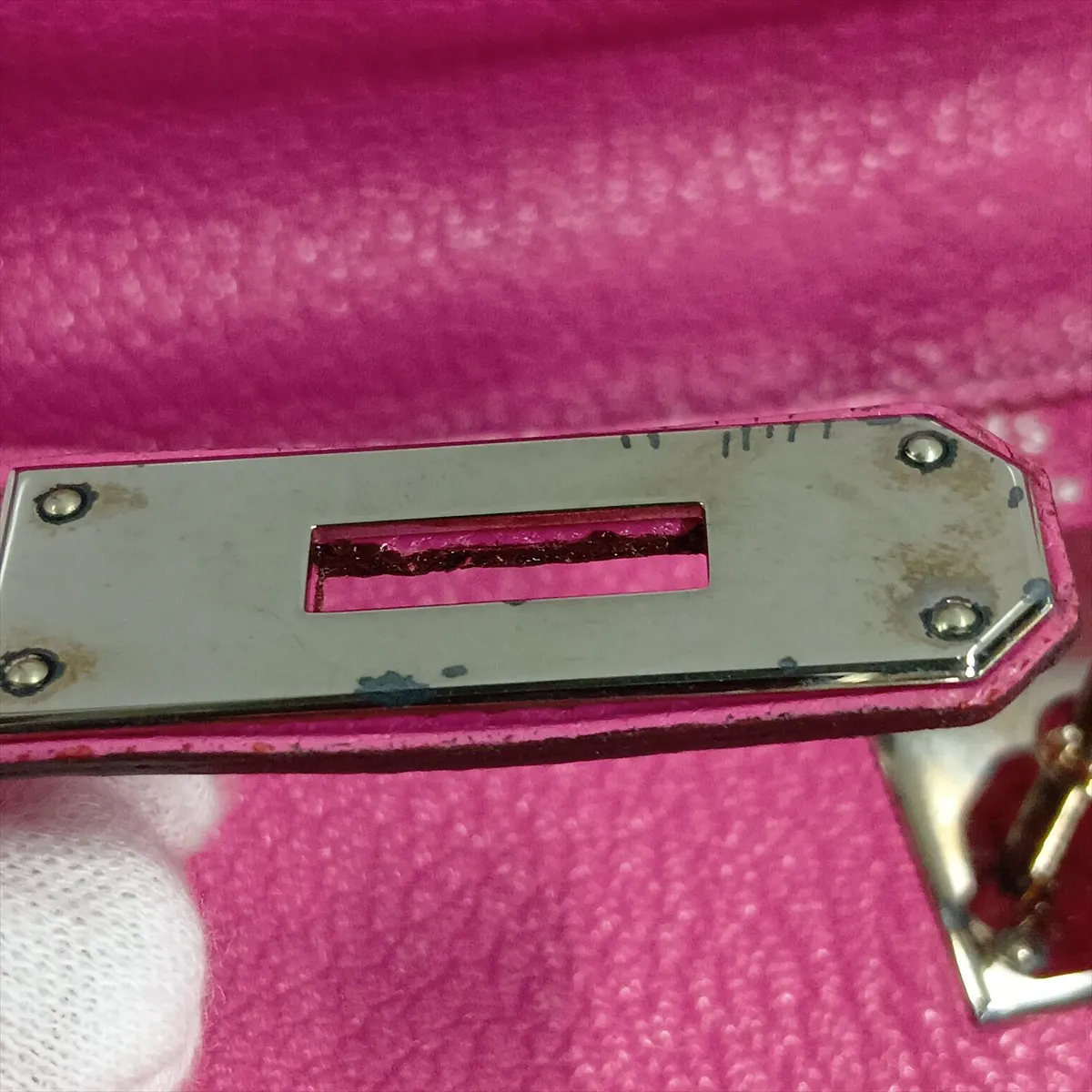 [Individually packaged] Hermes Kelly 28 Retourne Coromandel Fuchsia Pink Silver Hardware I: 2005 Clochette string torn — view 15
