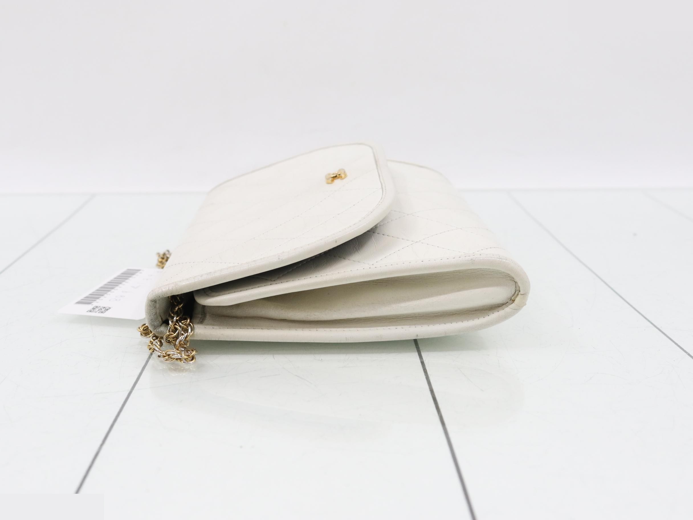 Matelassé White Shoulder Bag — view 4