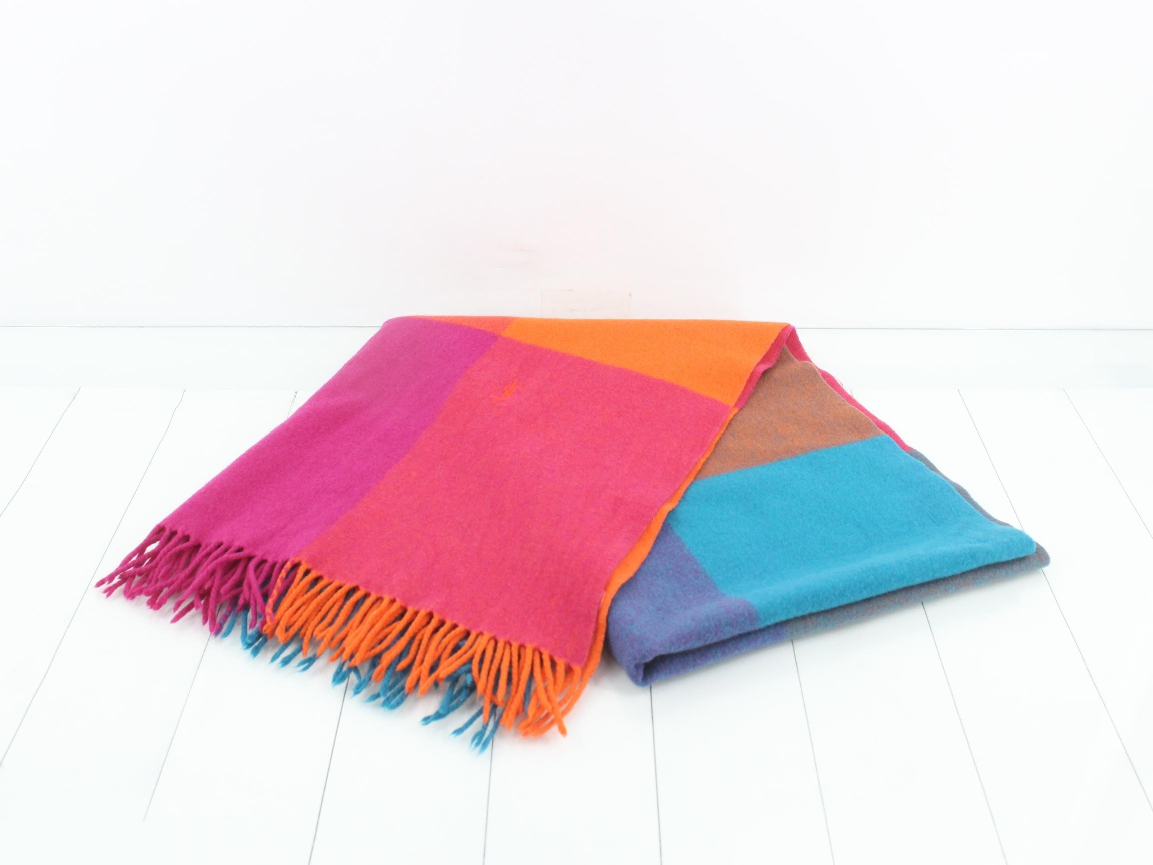 Other lines: Small items, accessories, scarves — view 2