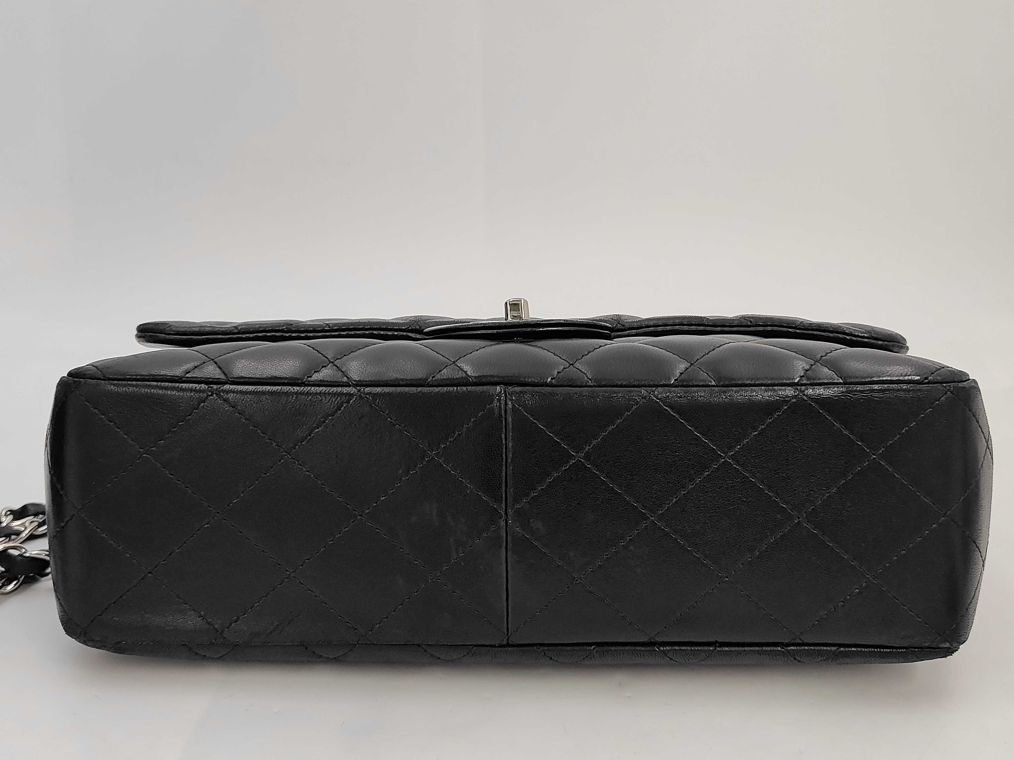 A28600 / Large Matelassé 30 / Chain Shoulder Bag / Silver Hardware / Serial Number 12-series Shoulder Bag — view 4
