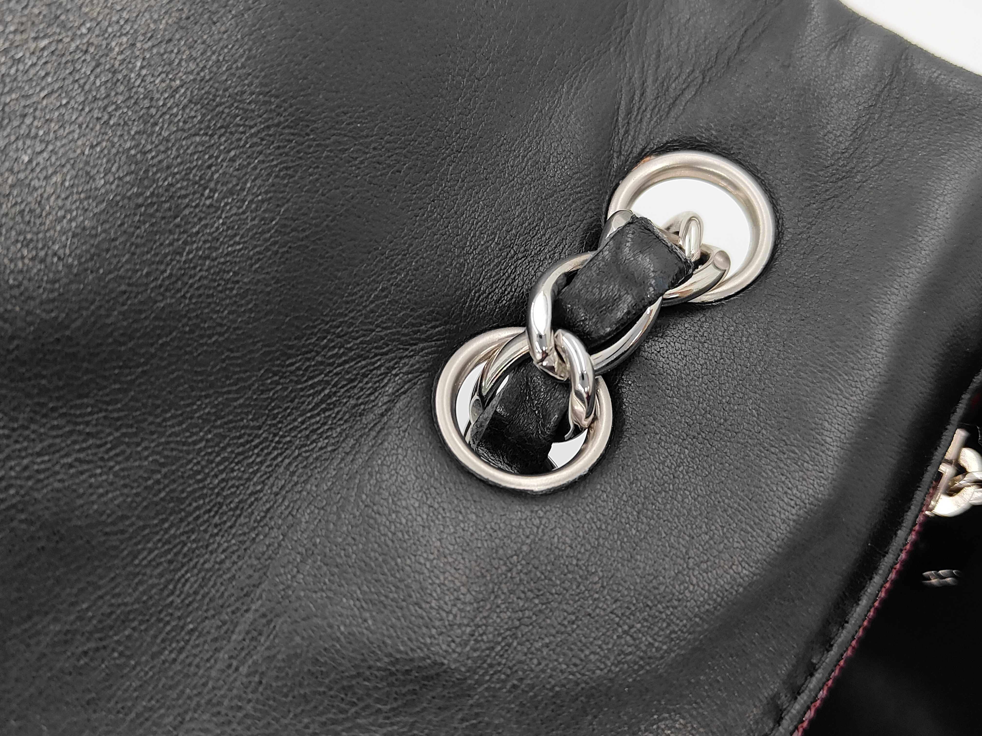 A28600 / Large Matelassé 30 / Chain Shoulder Bag / Silver Hardware / Serial Number 12-series Shoulder Bag — view 7