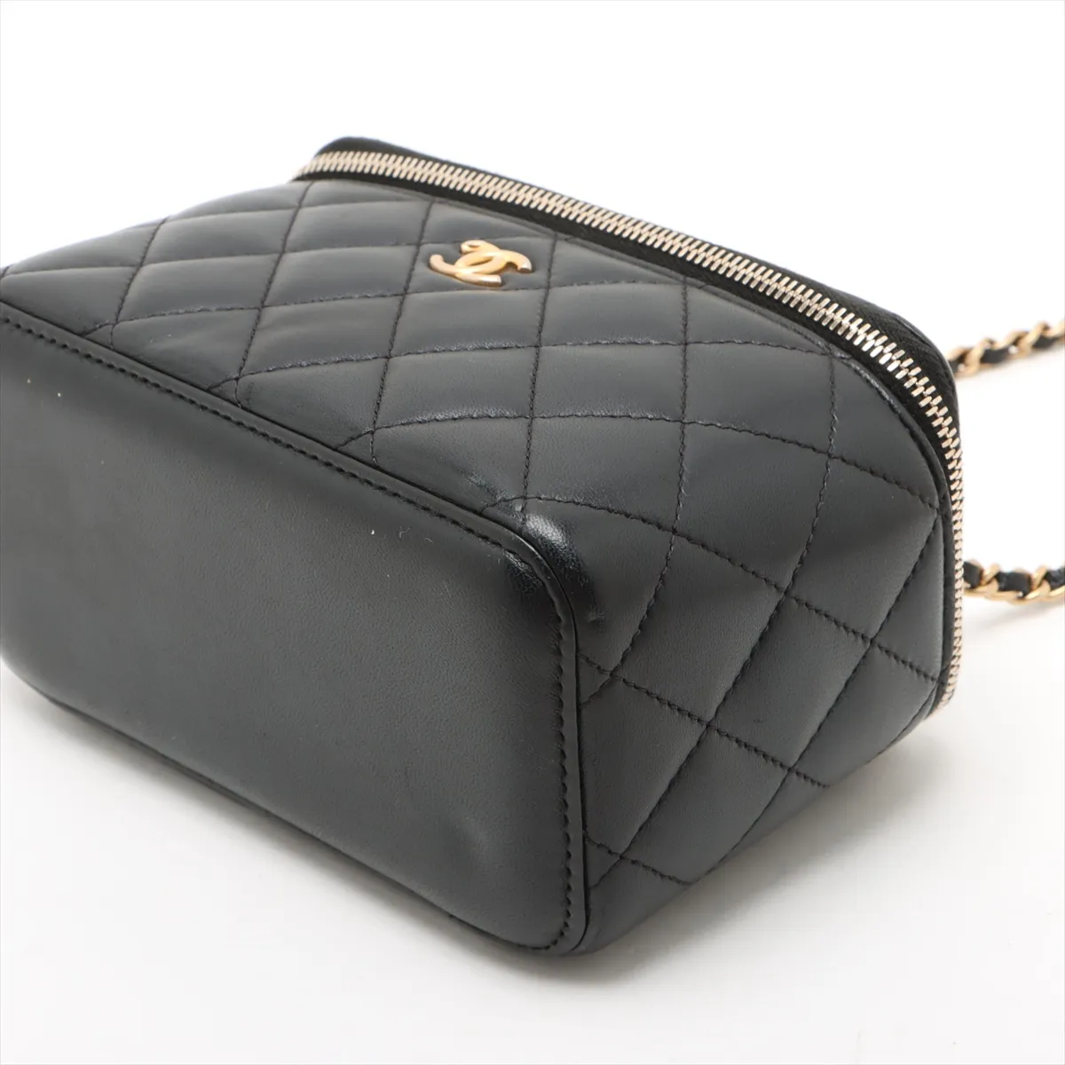 Matelasse Lambskin Chain Shoulder Bag Vanity Black Gold Hardware 31588672 31s — view 3