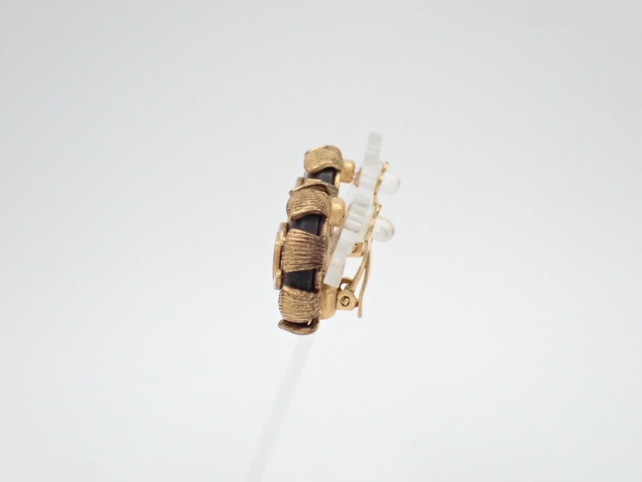 Earrings with Coco Mark design, gold. — view 3