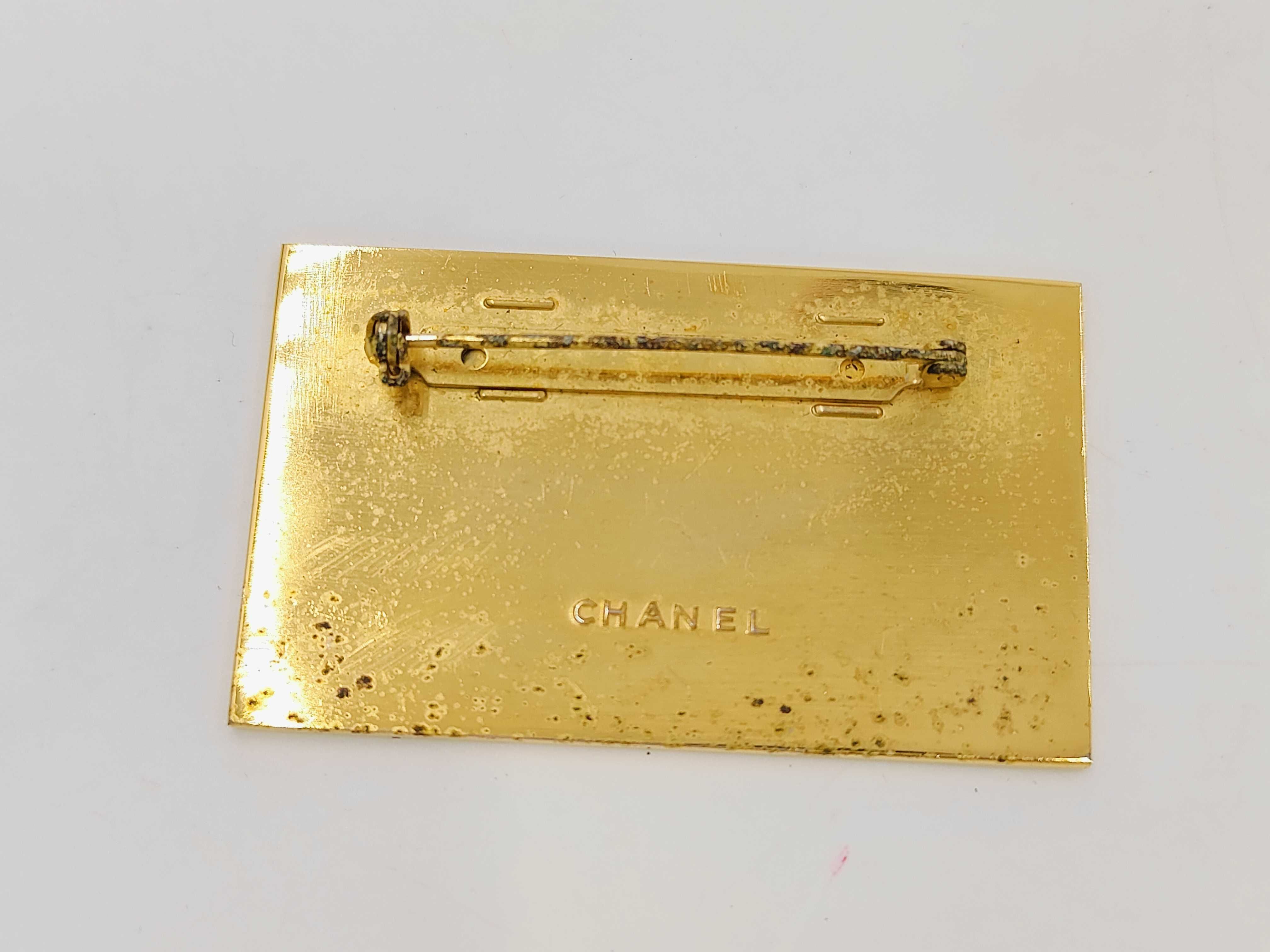 brooch — view 3