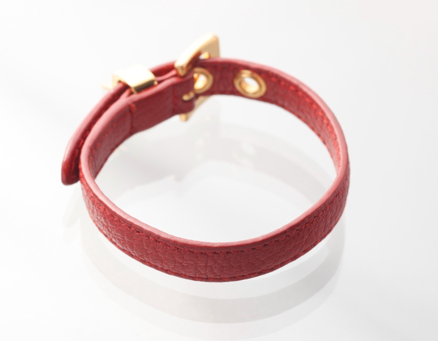 Heart-shaped gold bracelet/bangle (leather/fabric), wrist circumference approximately 18.5 cm. — view 3