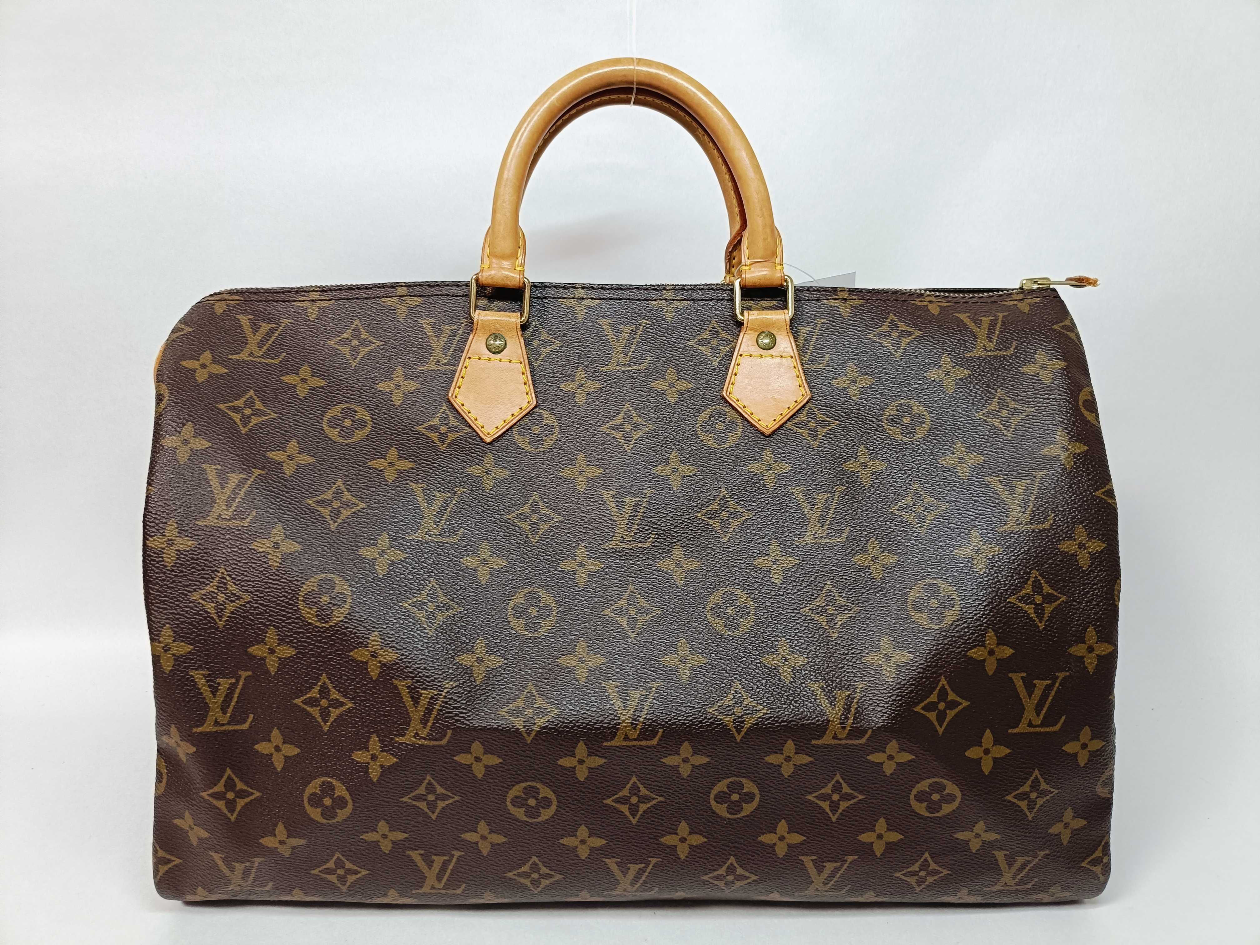Monogram M41106 Speedy 40 Boston bag with broken zipper.