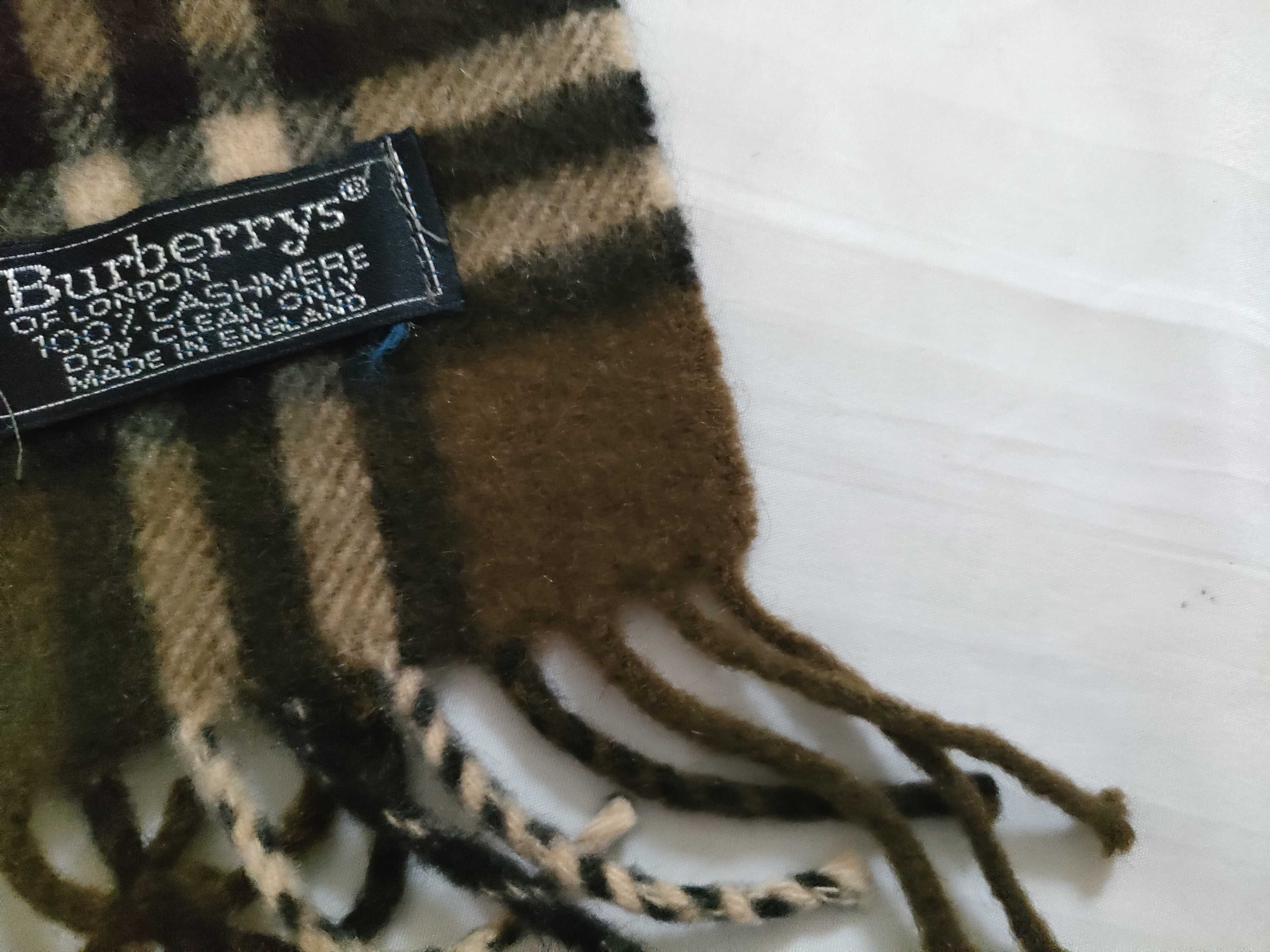100% Cashmere Scarf, Nova Check Pattern, and other accessories. — view 7