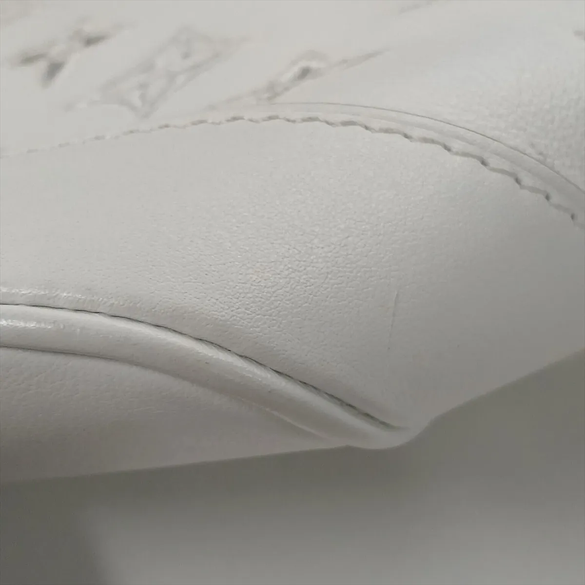 LV Broderie Anglaise Noe PM M20740, serial number unknown, white, with a different model strap. — view 12