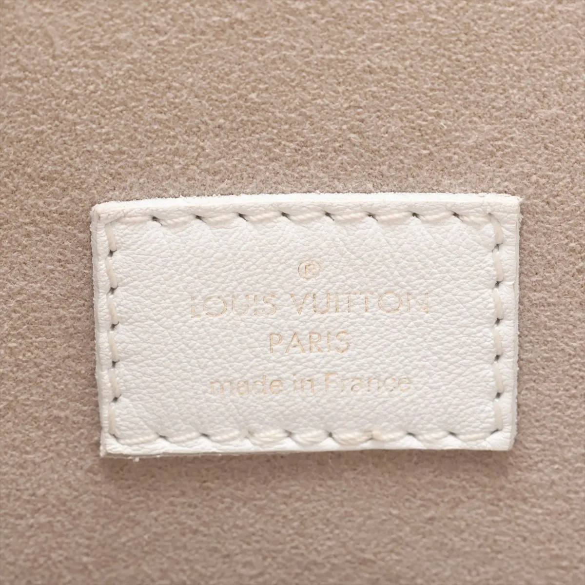 LV Broderie Anglaise Noe PM M20740, serial number unknown, white, with a different model strap. — view 7