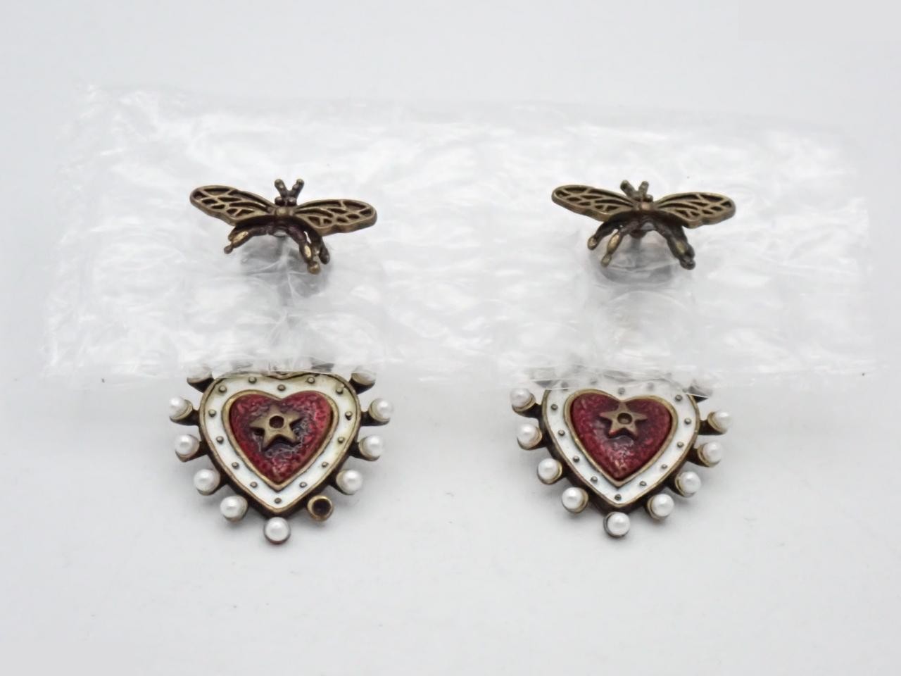 Other lines: Precious metal earrings, bee motif