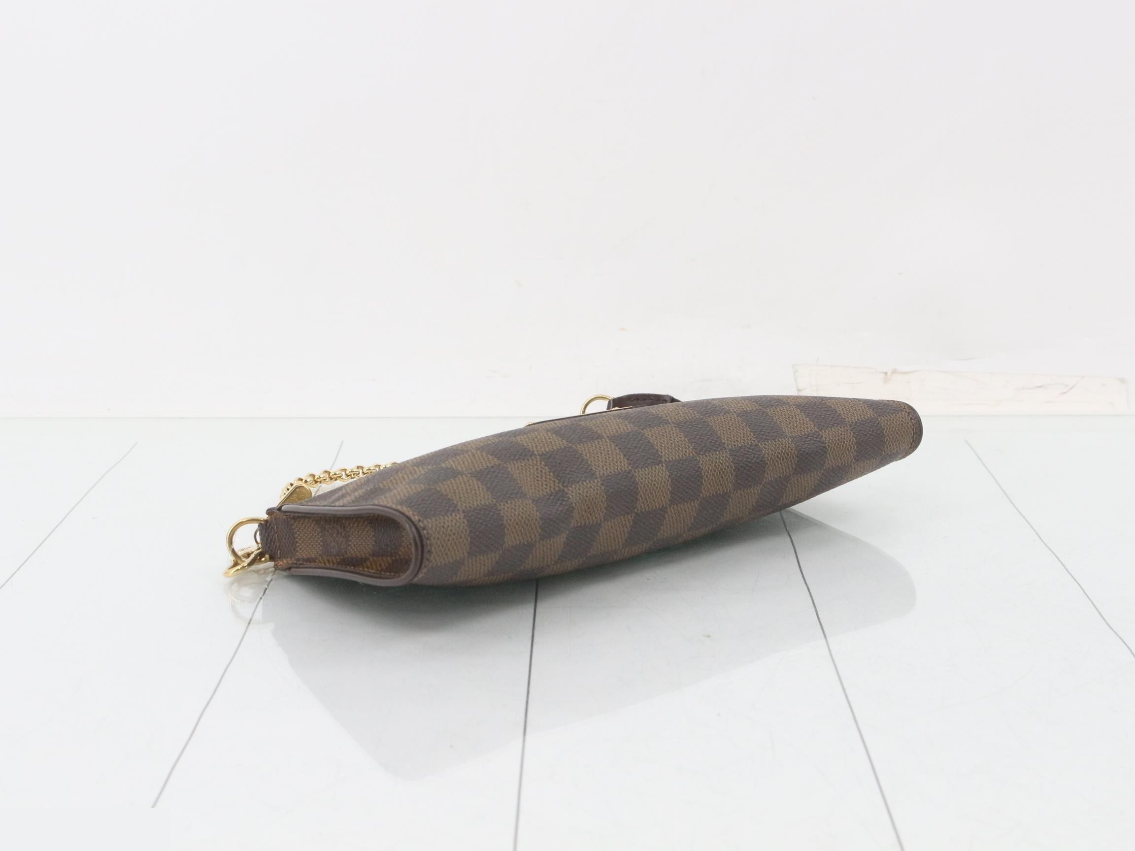 Sophie with shoulder strap — view 5