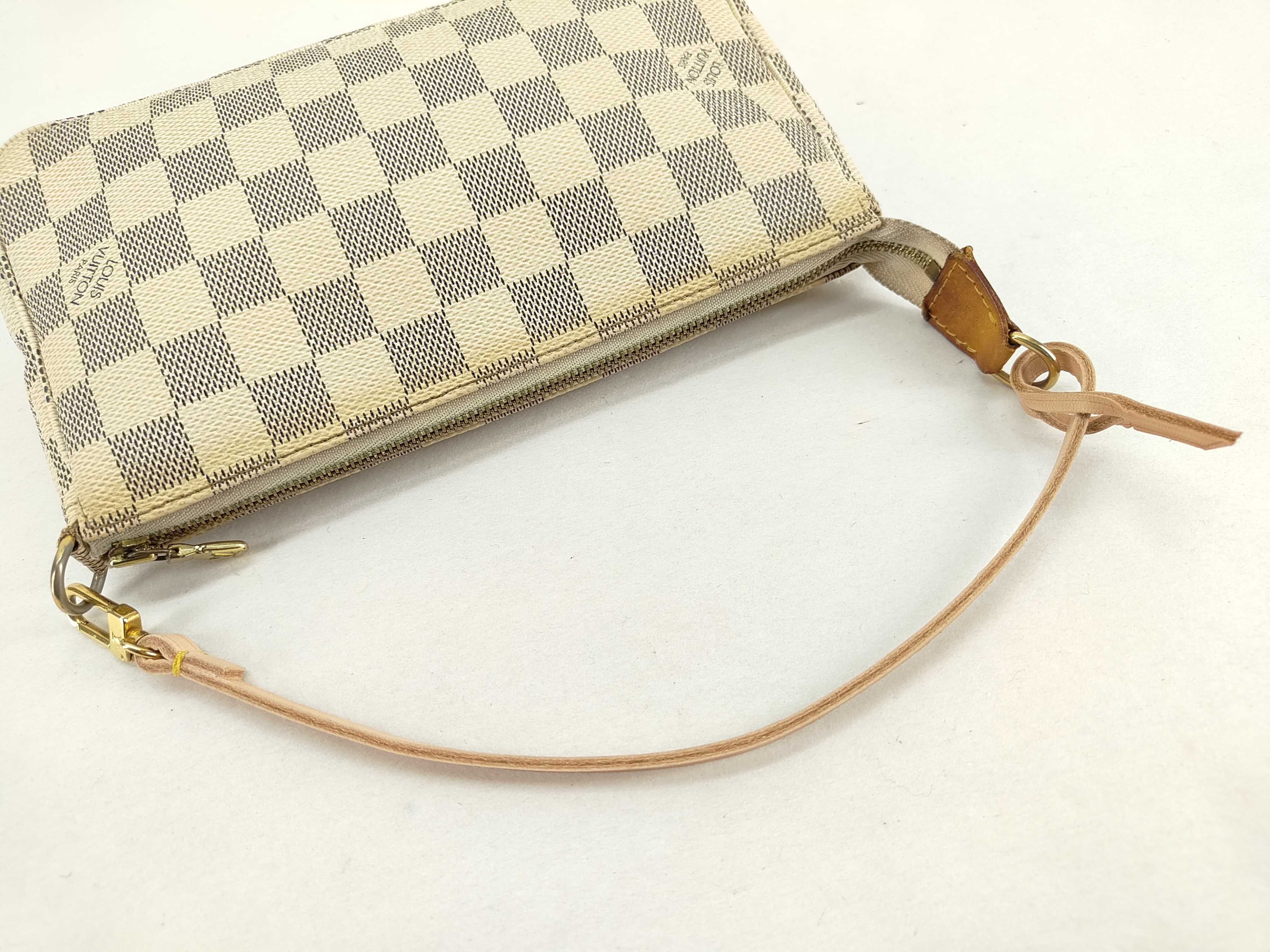 Damier Azur Louis Vuitton Damier Azur Accessoires Accessory Pouch — view 4