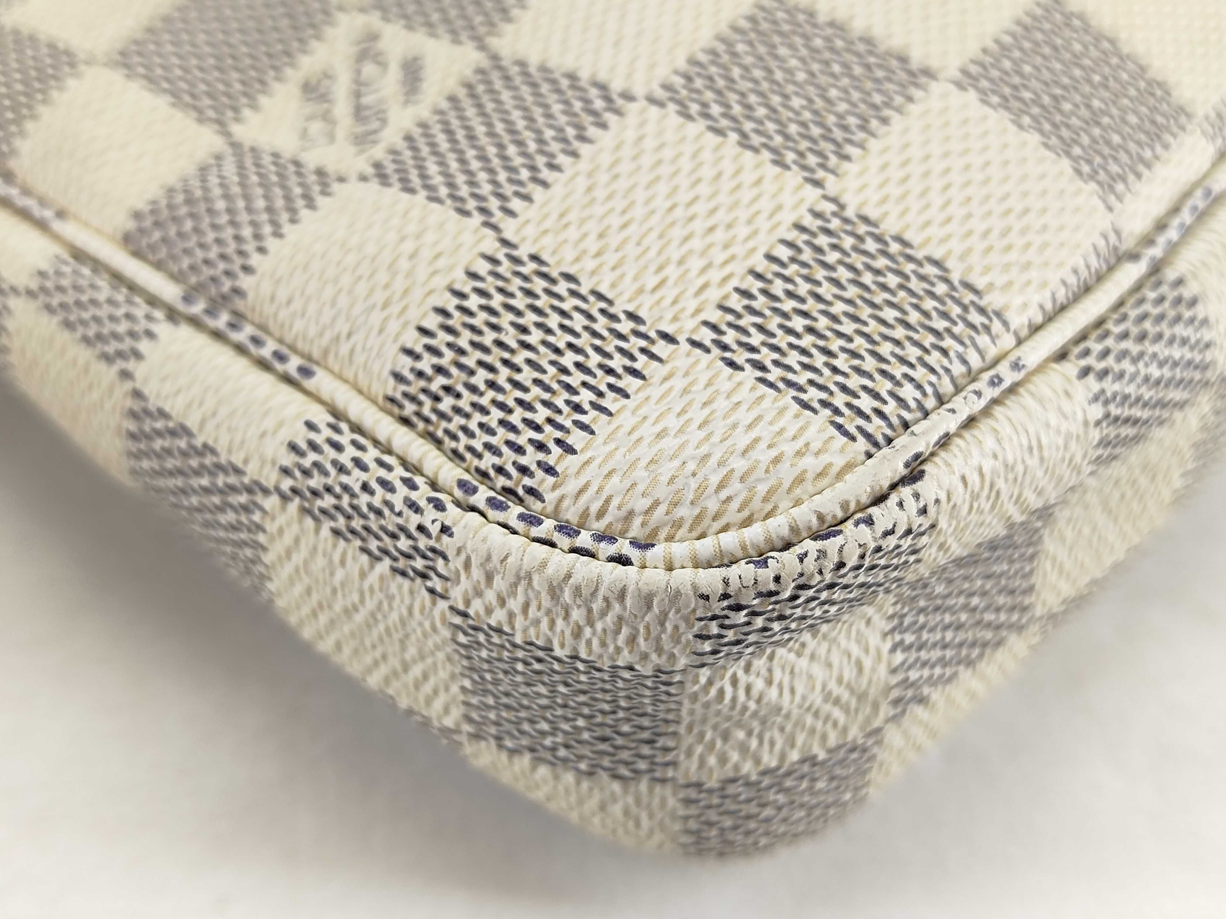 Damier Azur Louis Vuitton Damier Azur Accessoires Accessory Pouch — view 9