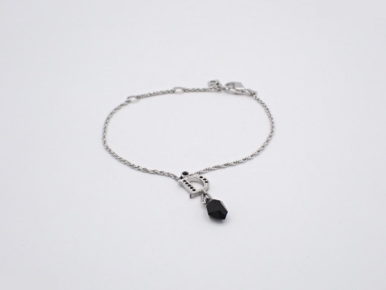 Other items in the line: Precious metal bracelets and bangles (metal), wrist circumference approximately 19.5 cm.