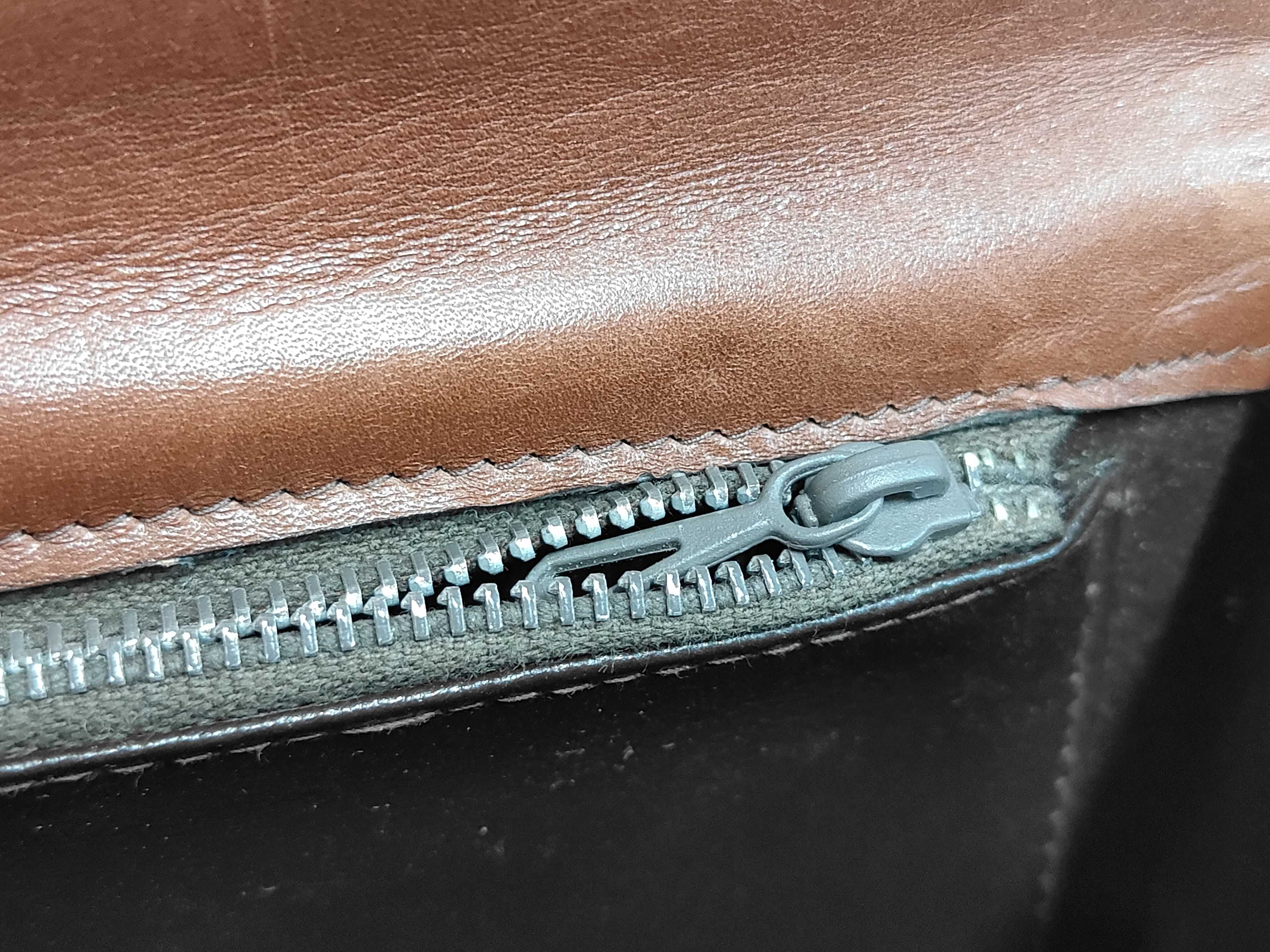 Old Gucci Interlocking G Chain Shoulder Bag — view 10
