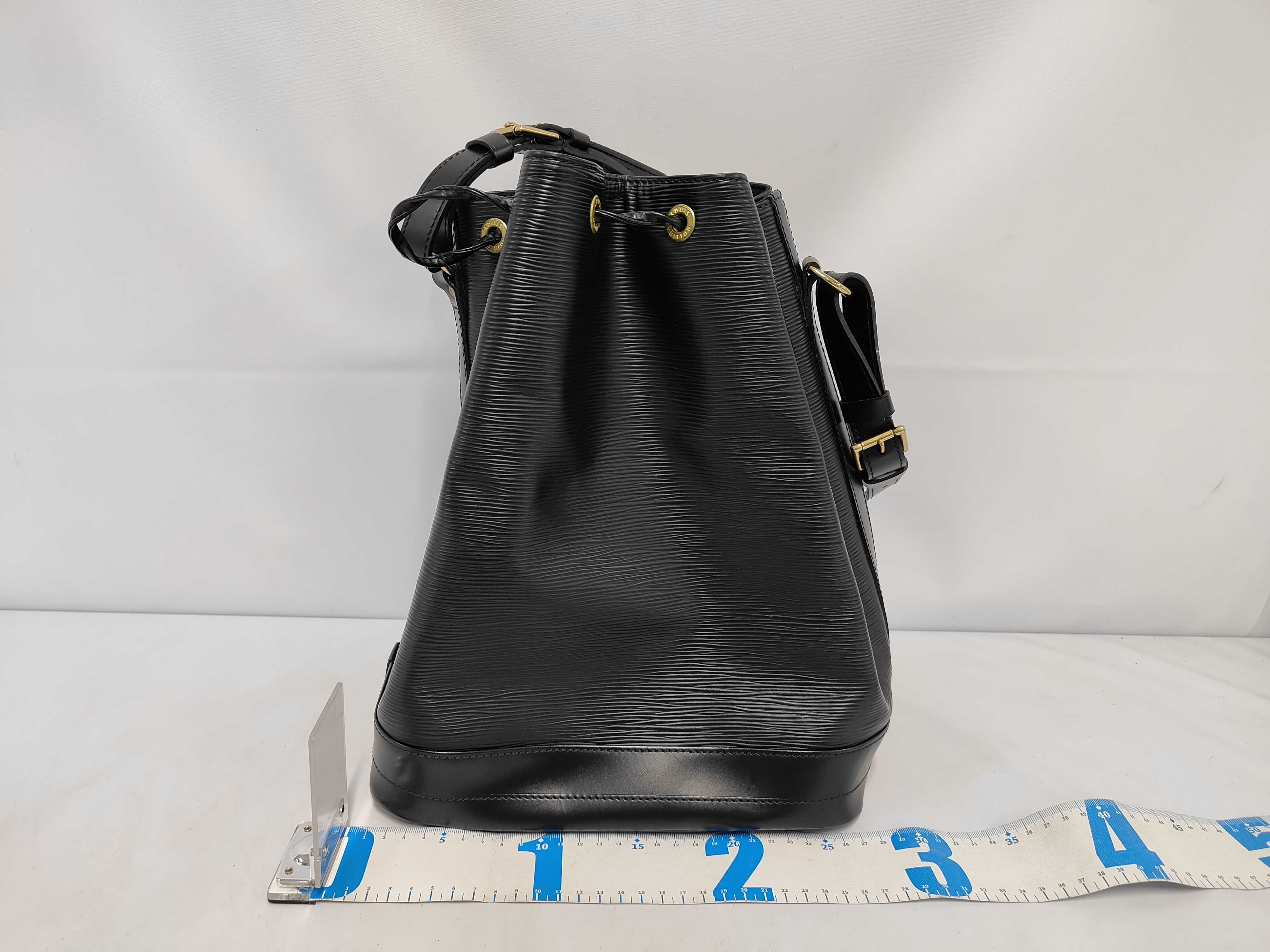 Epi Noe Black One-Shoulder Bag A Shoulder Bag — view 2