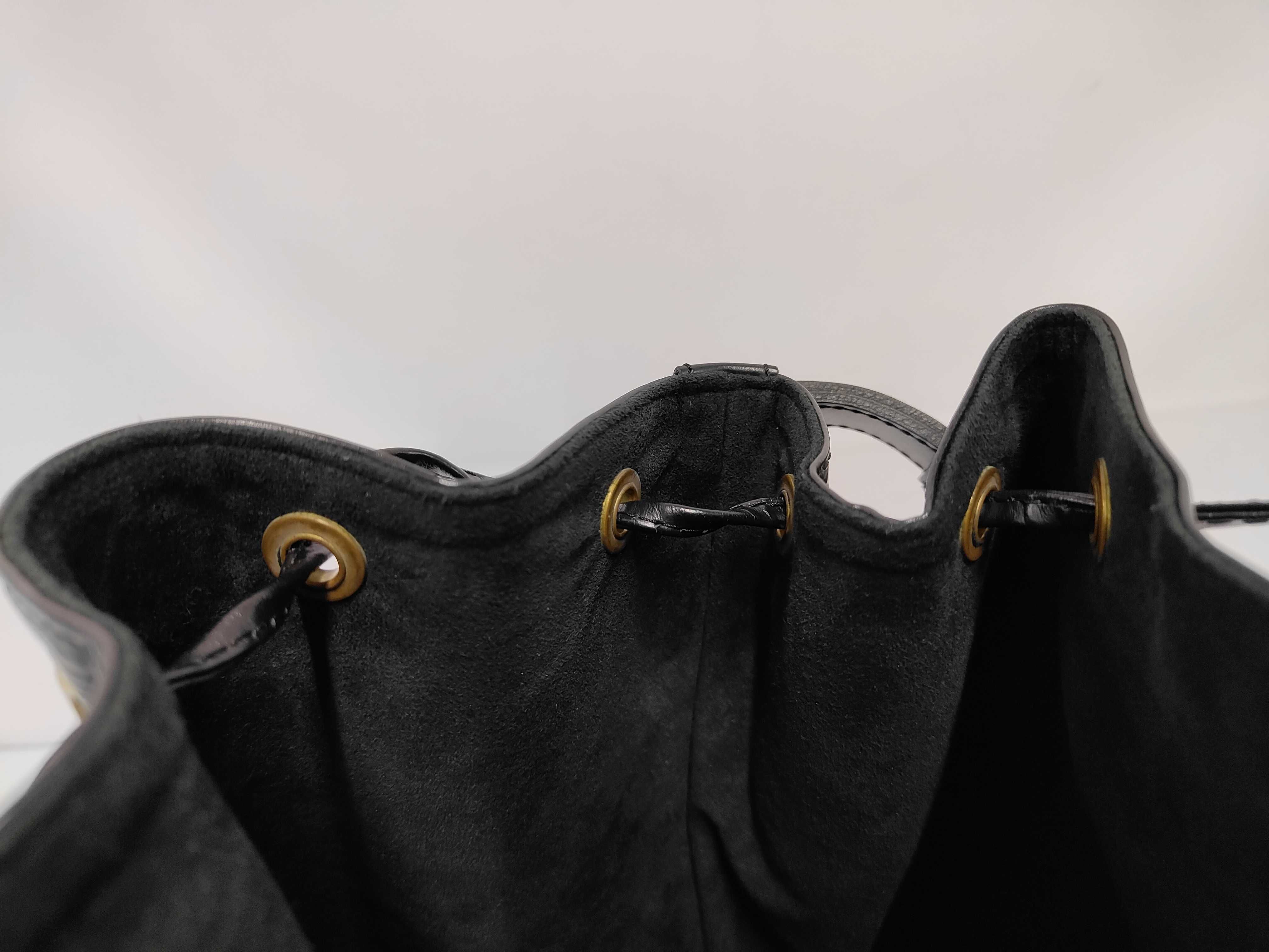 Epi Noe Black One-Shoulder Bag A Shoulder Bag — view 10