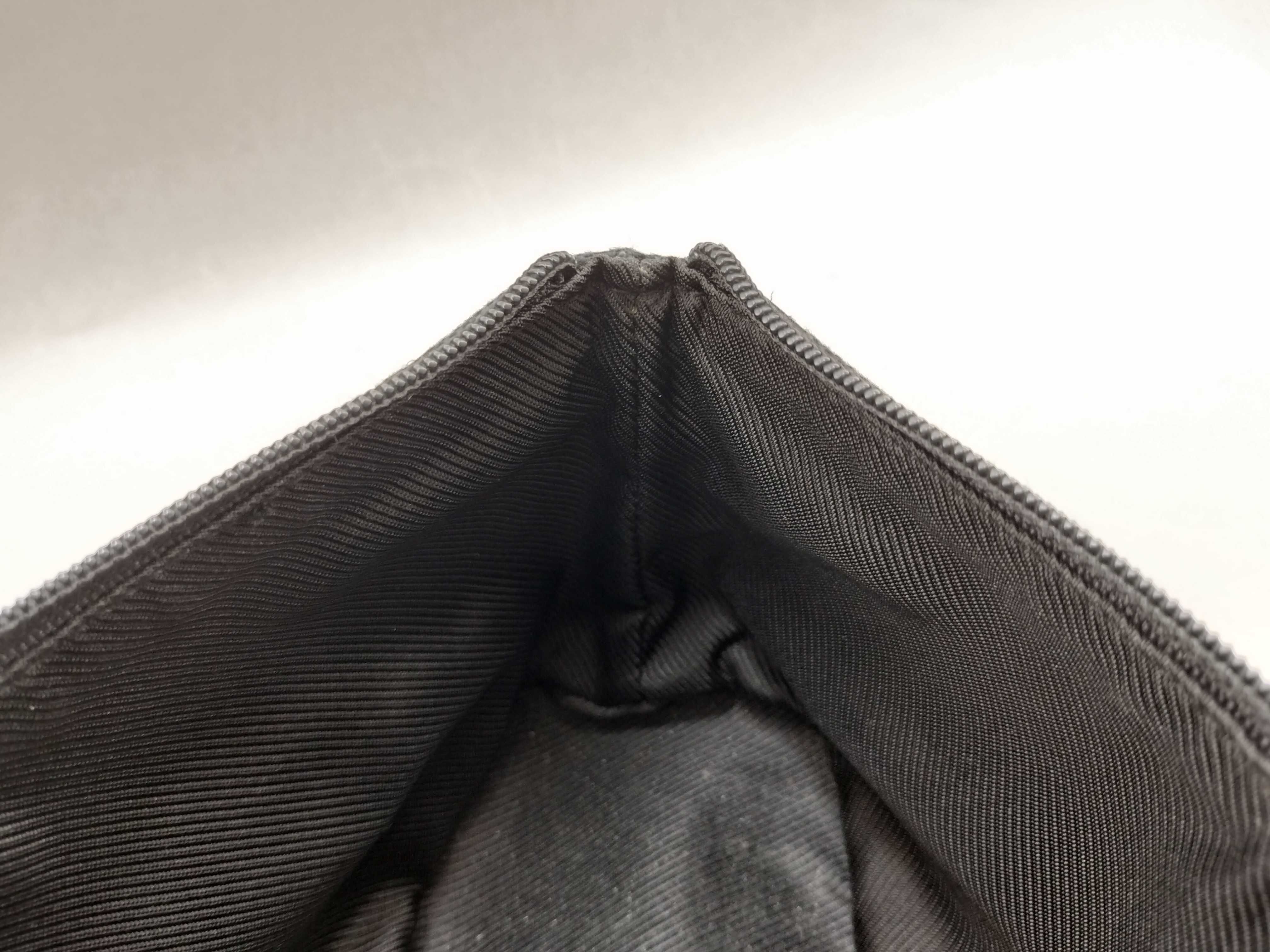GG Canvas Gucci Handbag Pouch — view 12