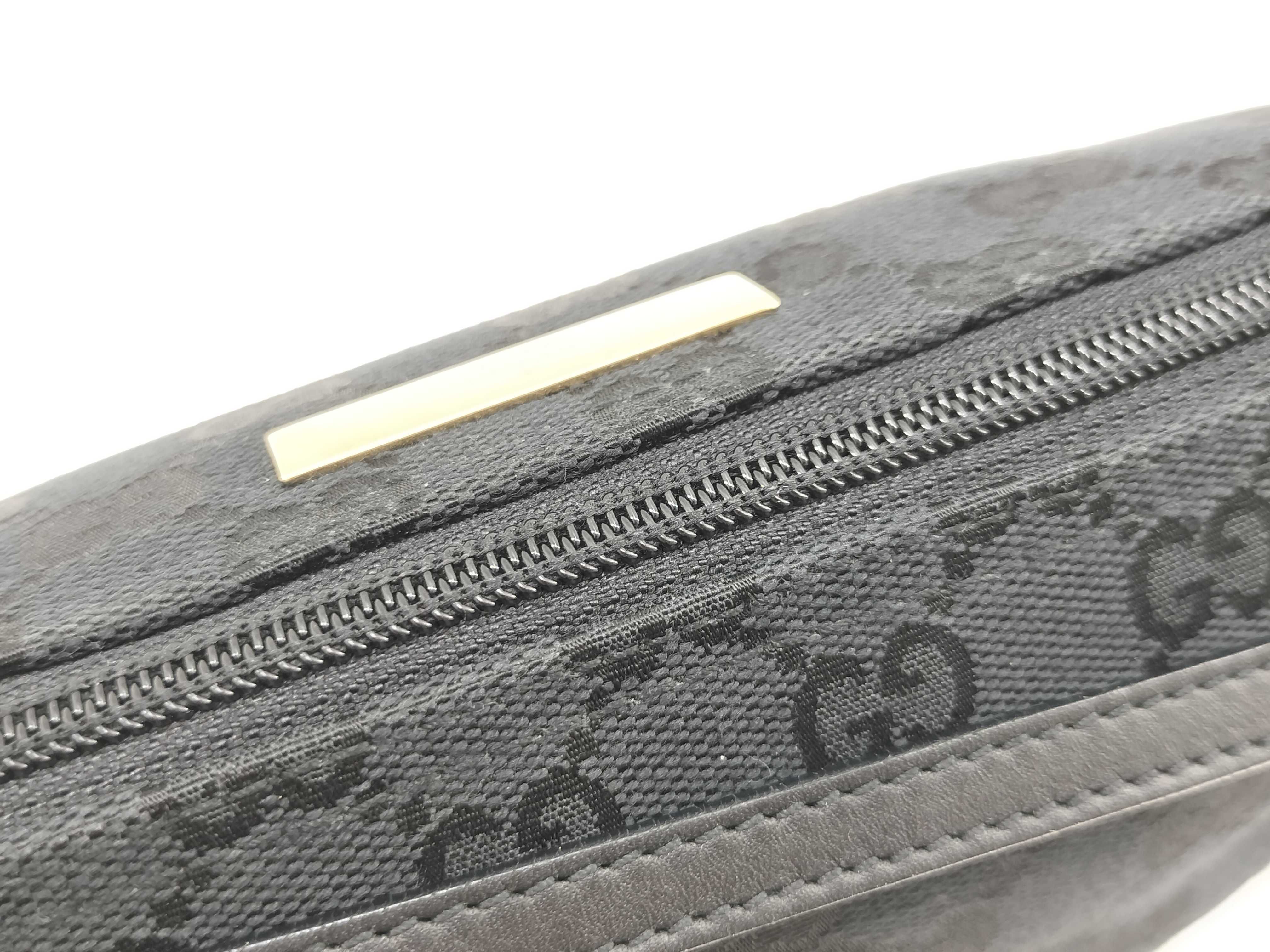 GG Canvas Gucci Handbag Pouch — view 8