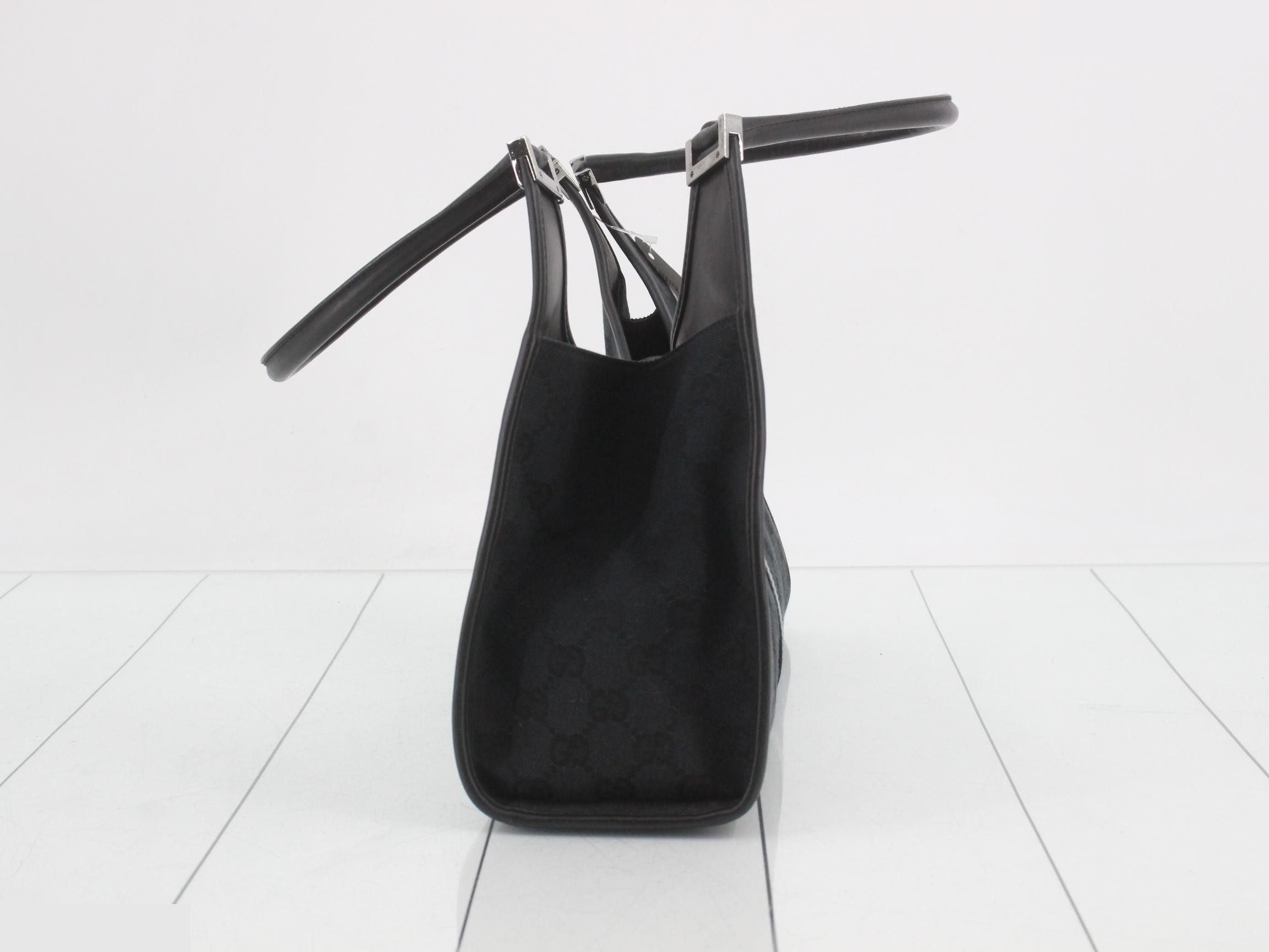 GG Canvas Black Shoulder Bag — view 3