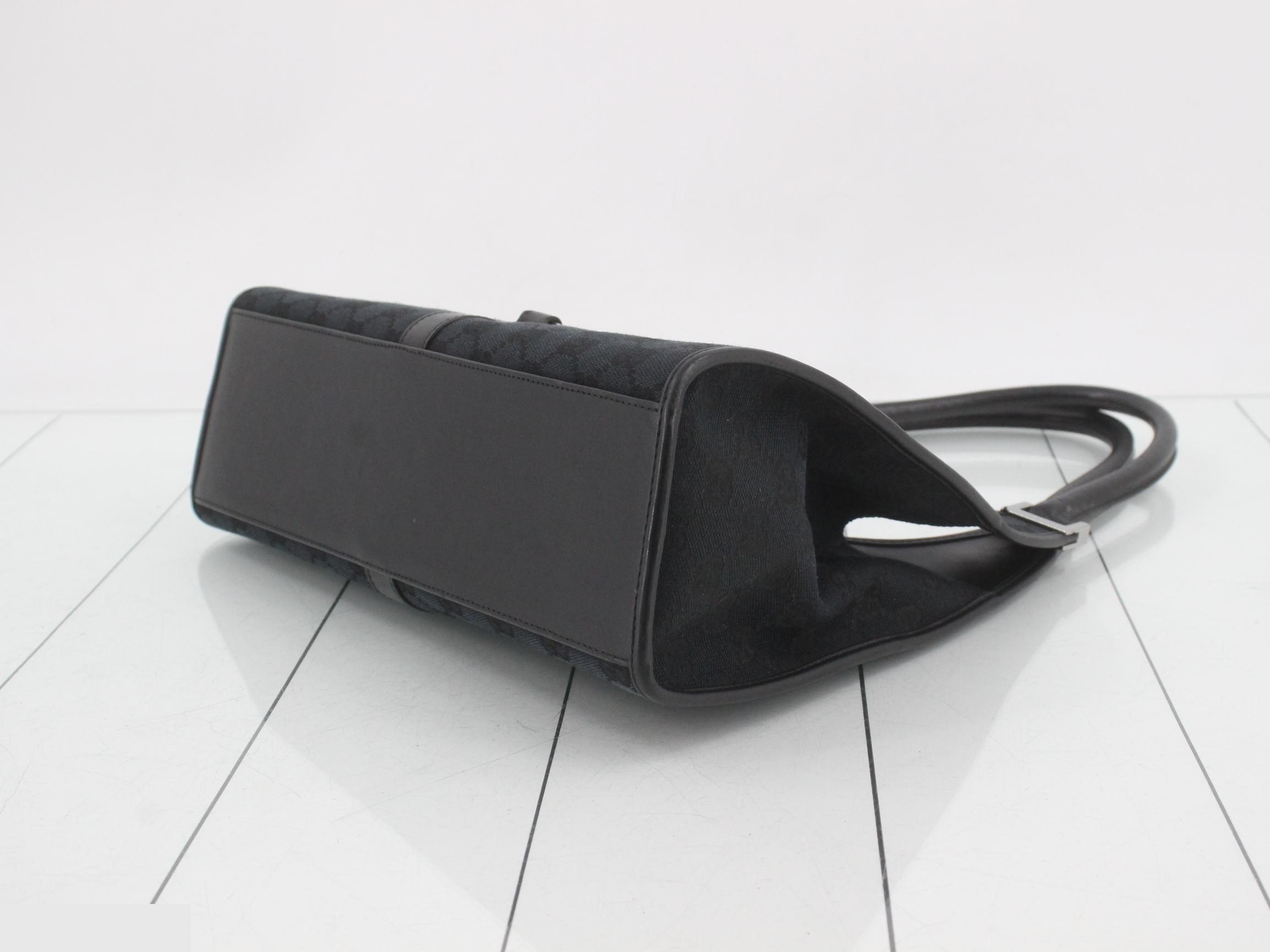 GG Canvas Black Shoulder Bag — view 6