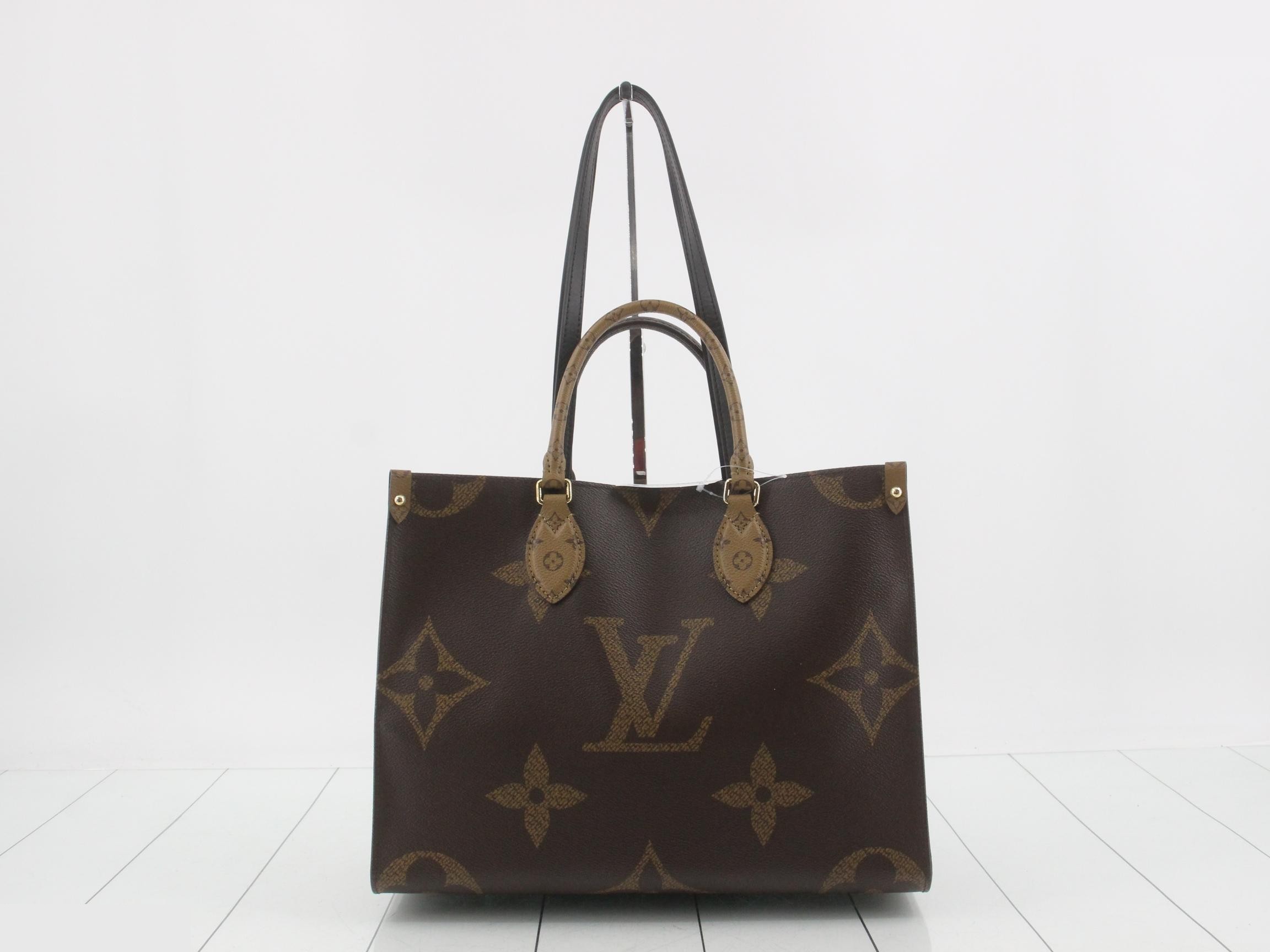 Giant Monogram Reverse OnTheGo MM