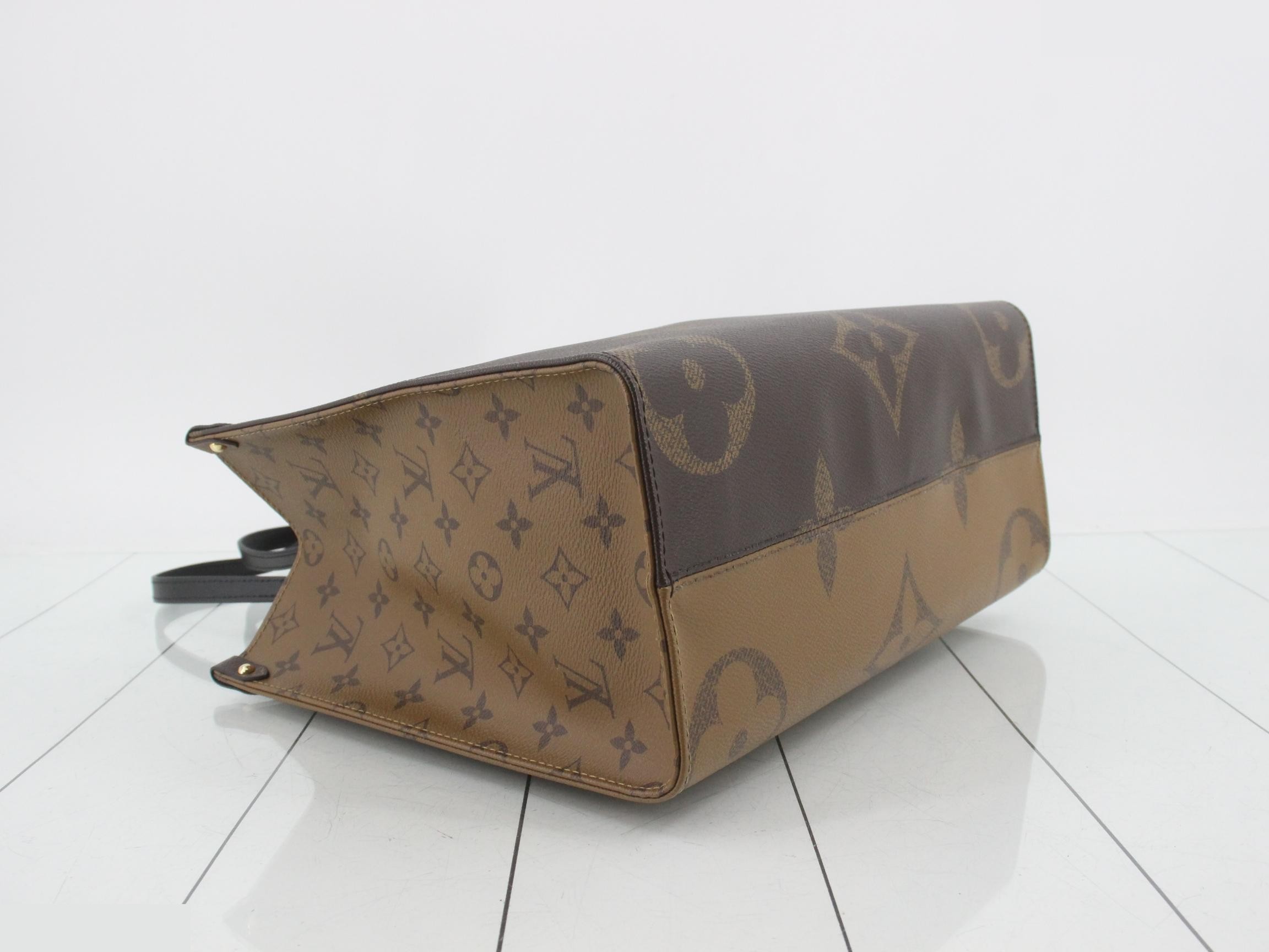 Giant Monogram Reverse OnTheGo MM — view 5