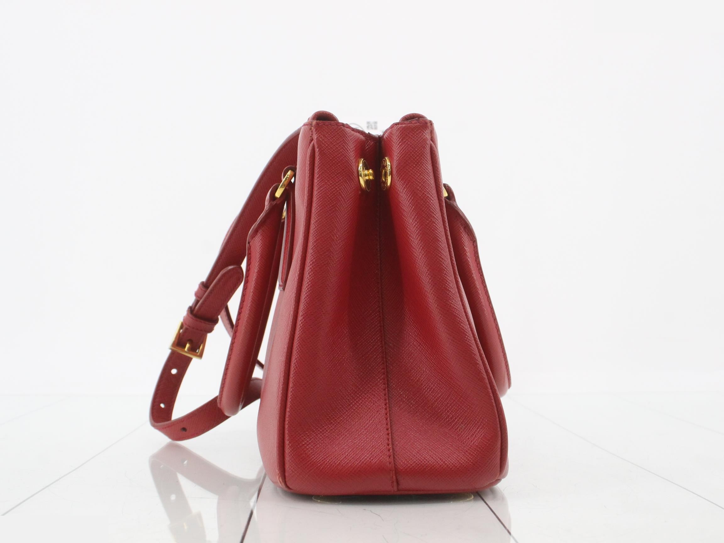 Galleria Saffiano Triangle Plate 2-Way Shoulder/Handbag — view 3